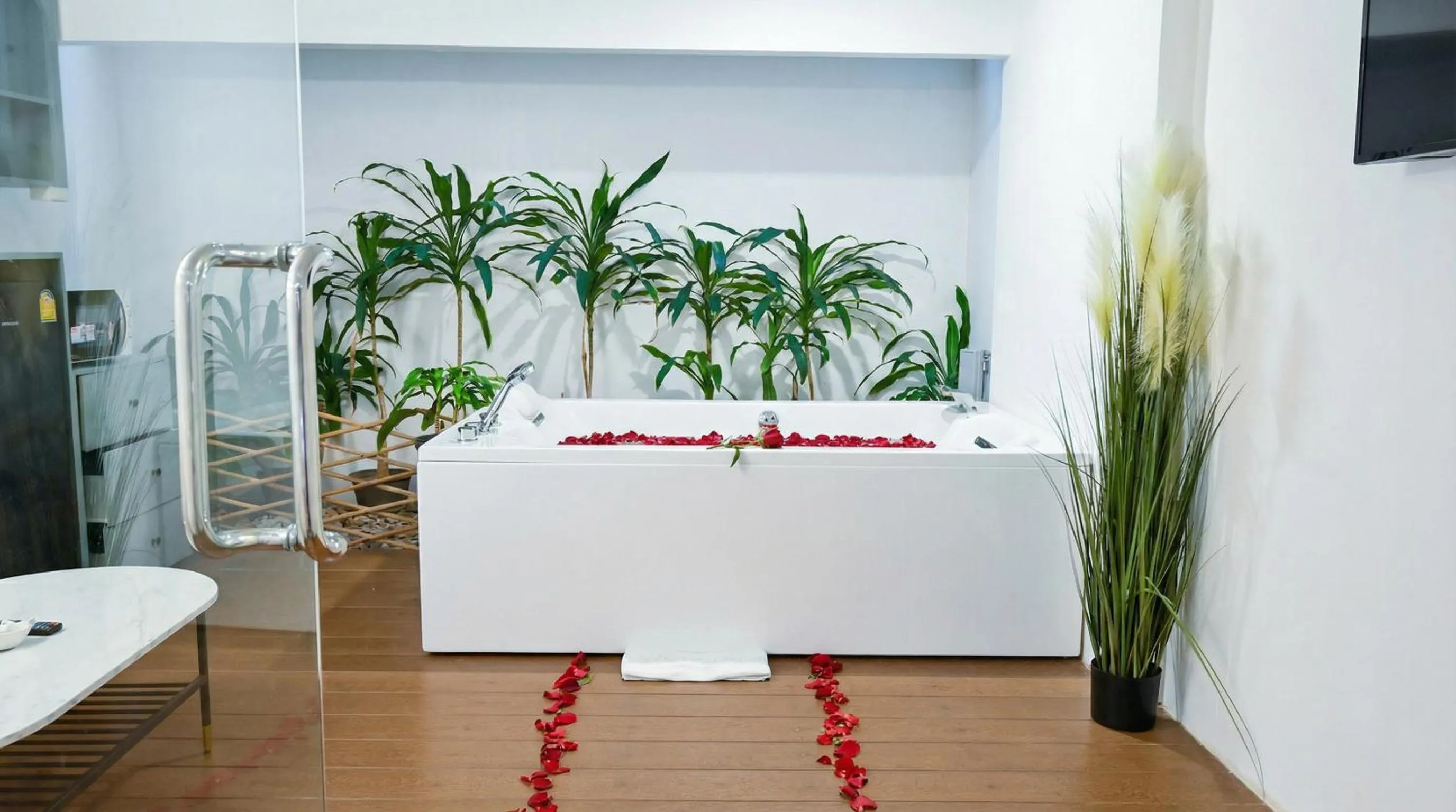 Hot Tub in Pooh Beach Resort & Spa