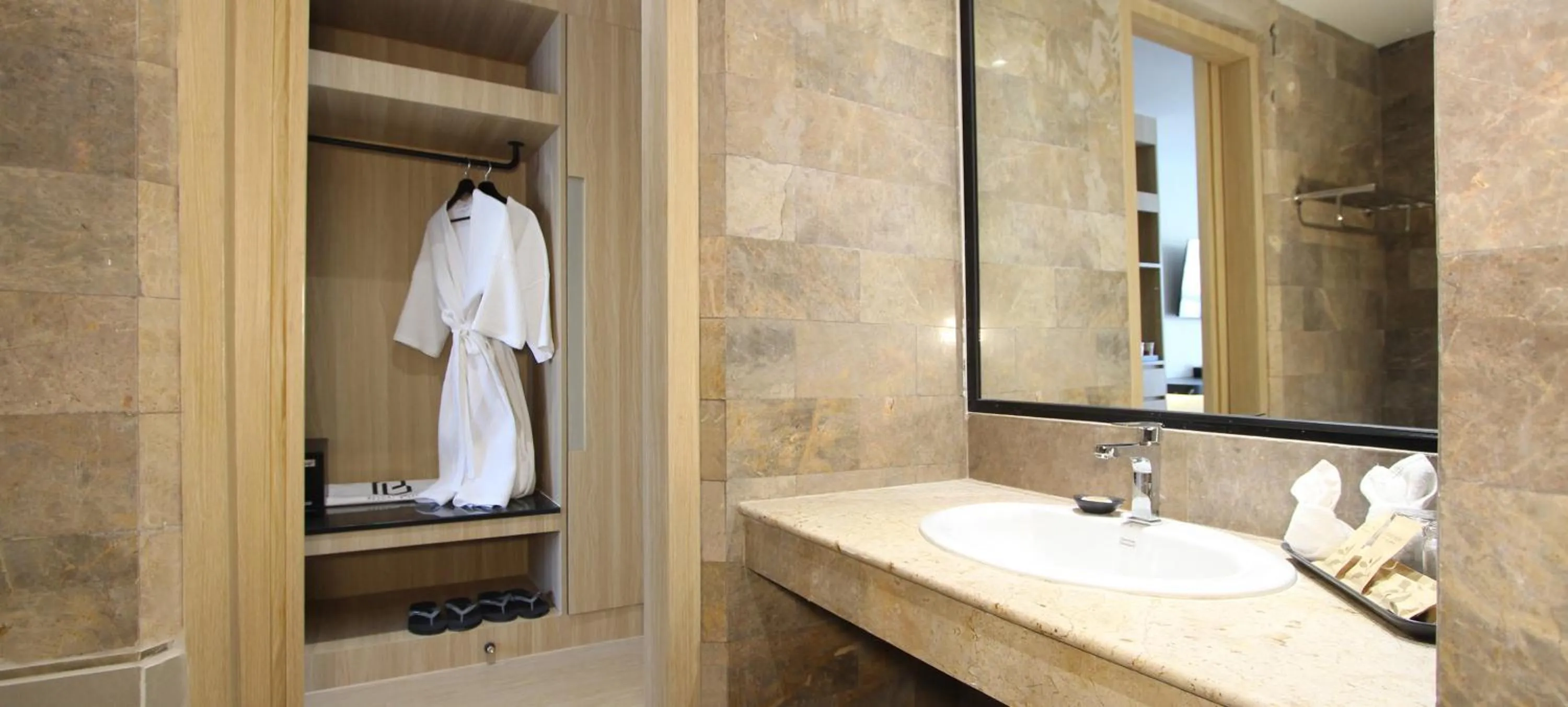 Shower in Pooh Beach Resort & Spa