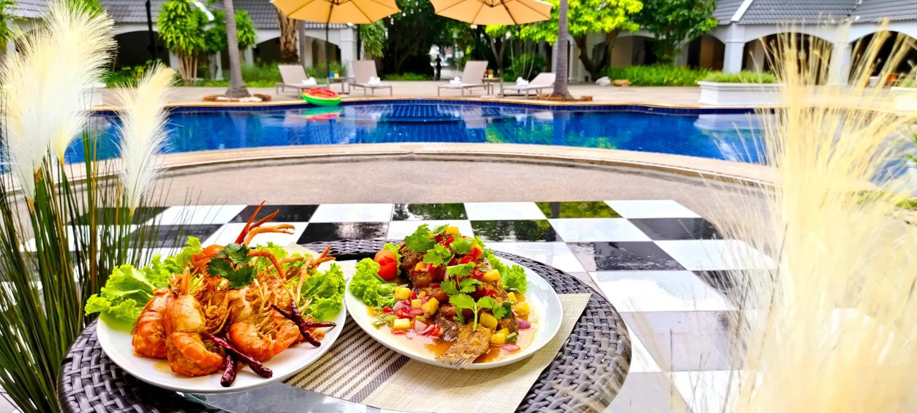 Food and drinks in Pooh Beach Resort & Spa