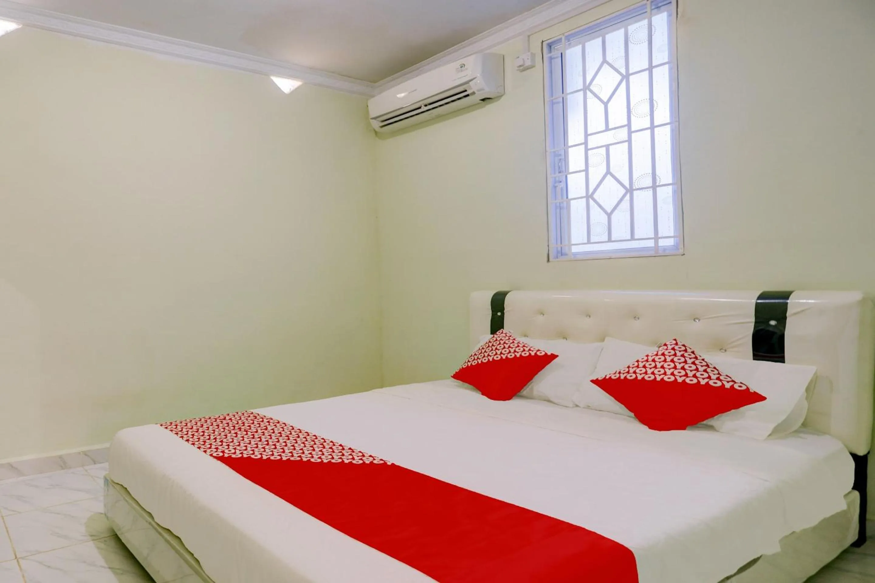 Bedroom, Bed in Hotel O Backpaker Seraya