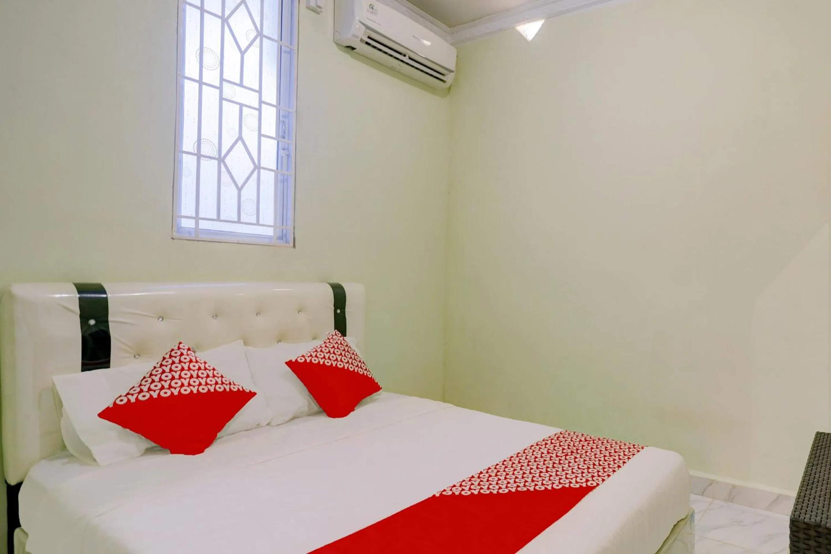 Bedroom, Bed in Hotel O Backpaker Seraya