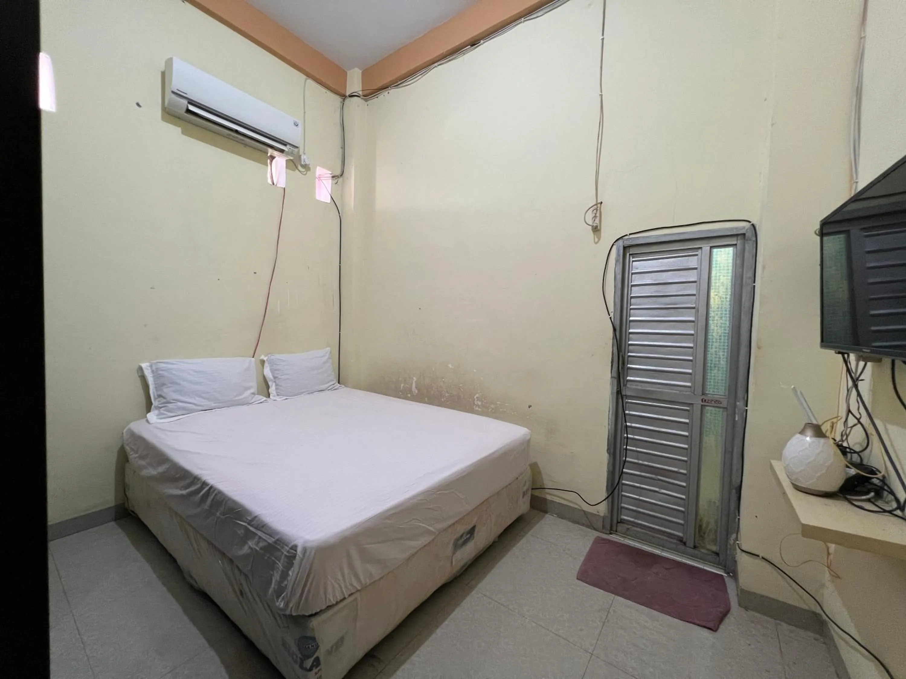 Bedroom, Bed in Hotel O Ziza Kost82 Syariah