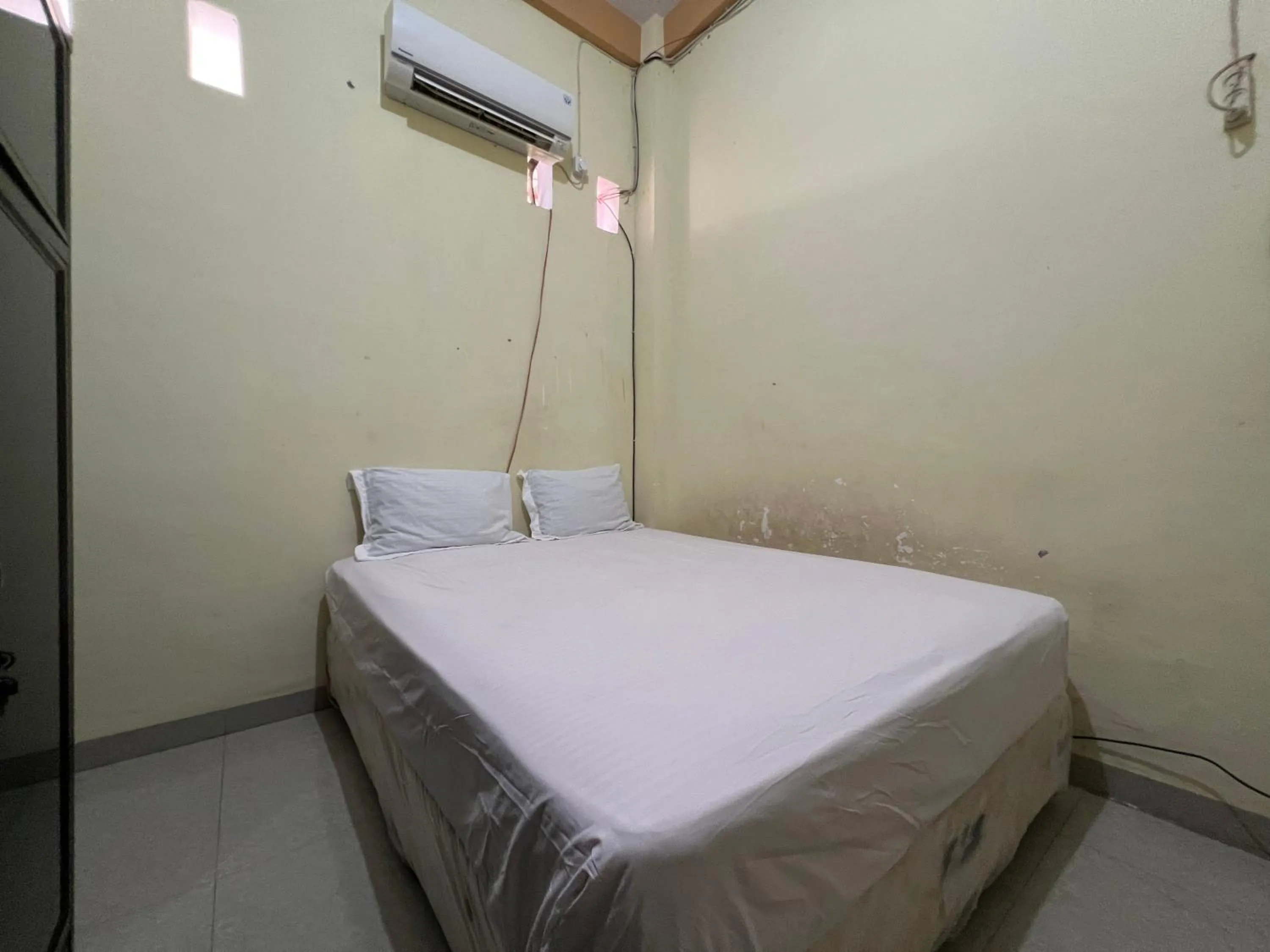 Bedroom, Bed in Hotel O Ziza Kost82 Syariah