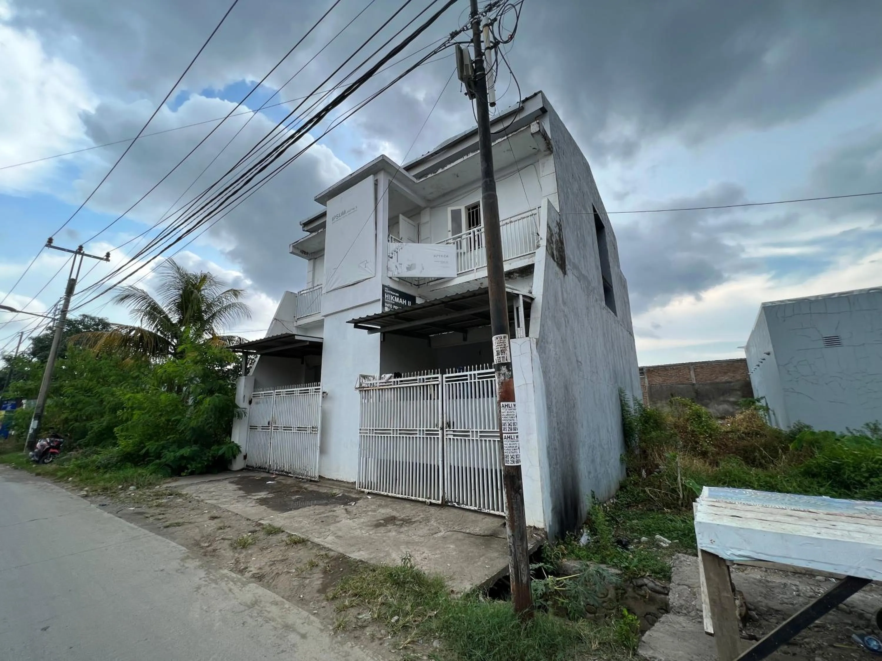 Facade/entrance in Hotel O Ziza Kost82 Syariah