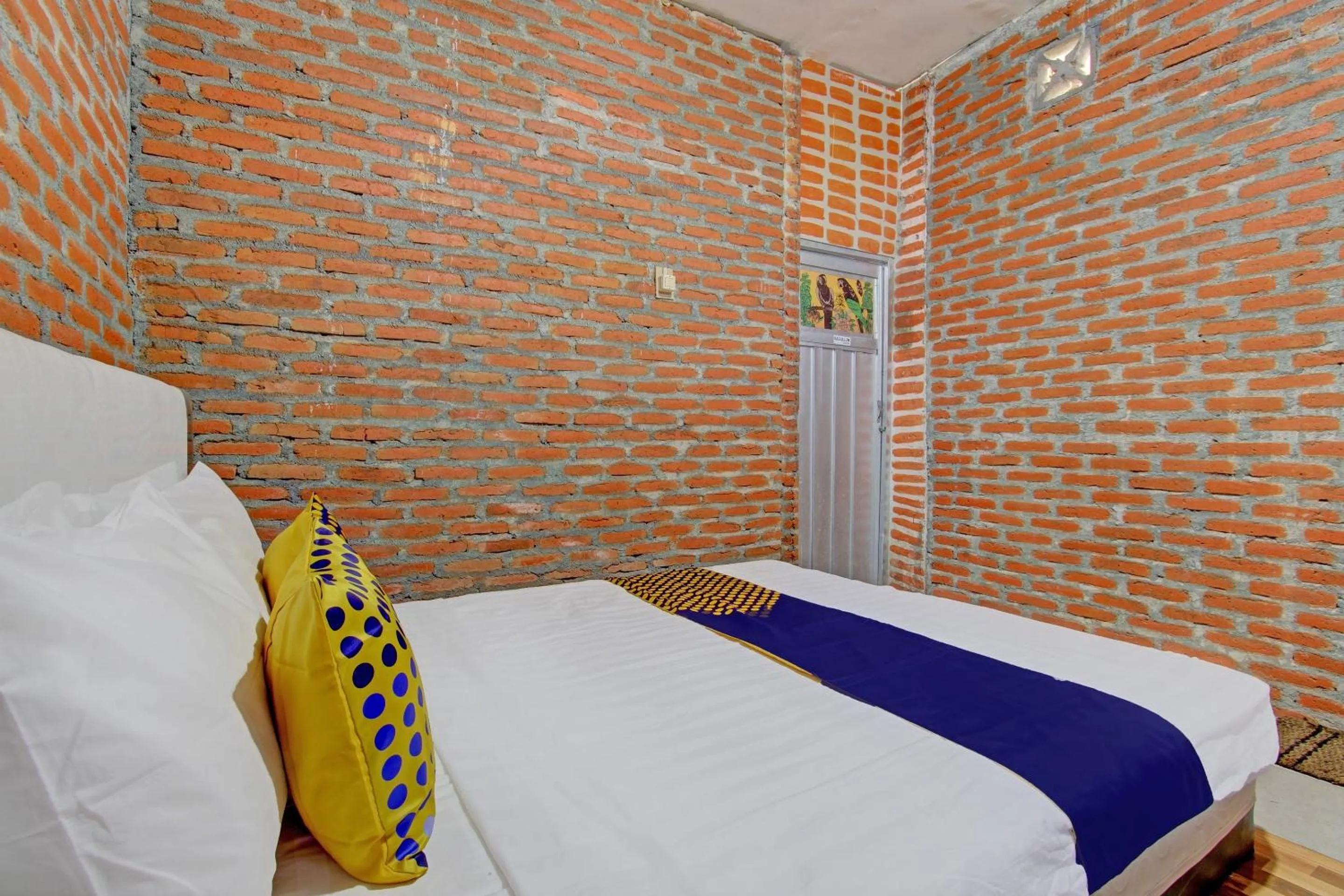 Bedroom, Bed in OYO Life 93010 Omah Bareng Syariah Sambisari