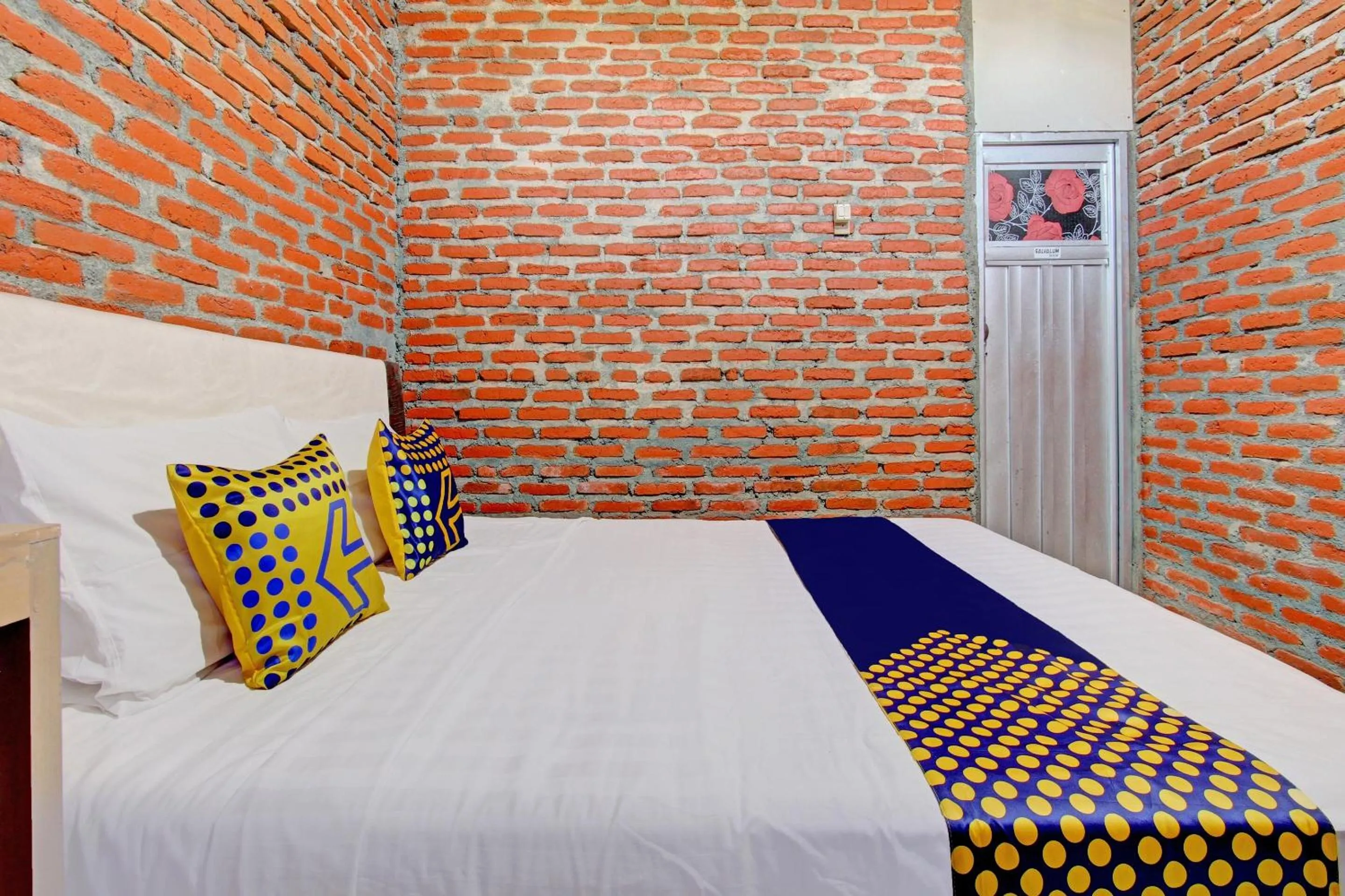 Bedroom, Bed in OYO Life 93010 Omah Bareng Syariah Sambisari