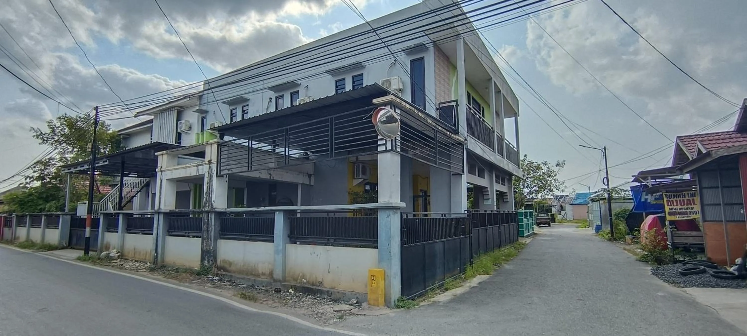Facade/entrance in Hotel O Losmen Arkansas Syariah
