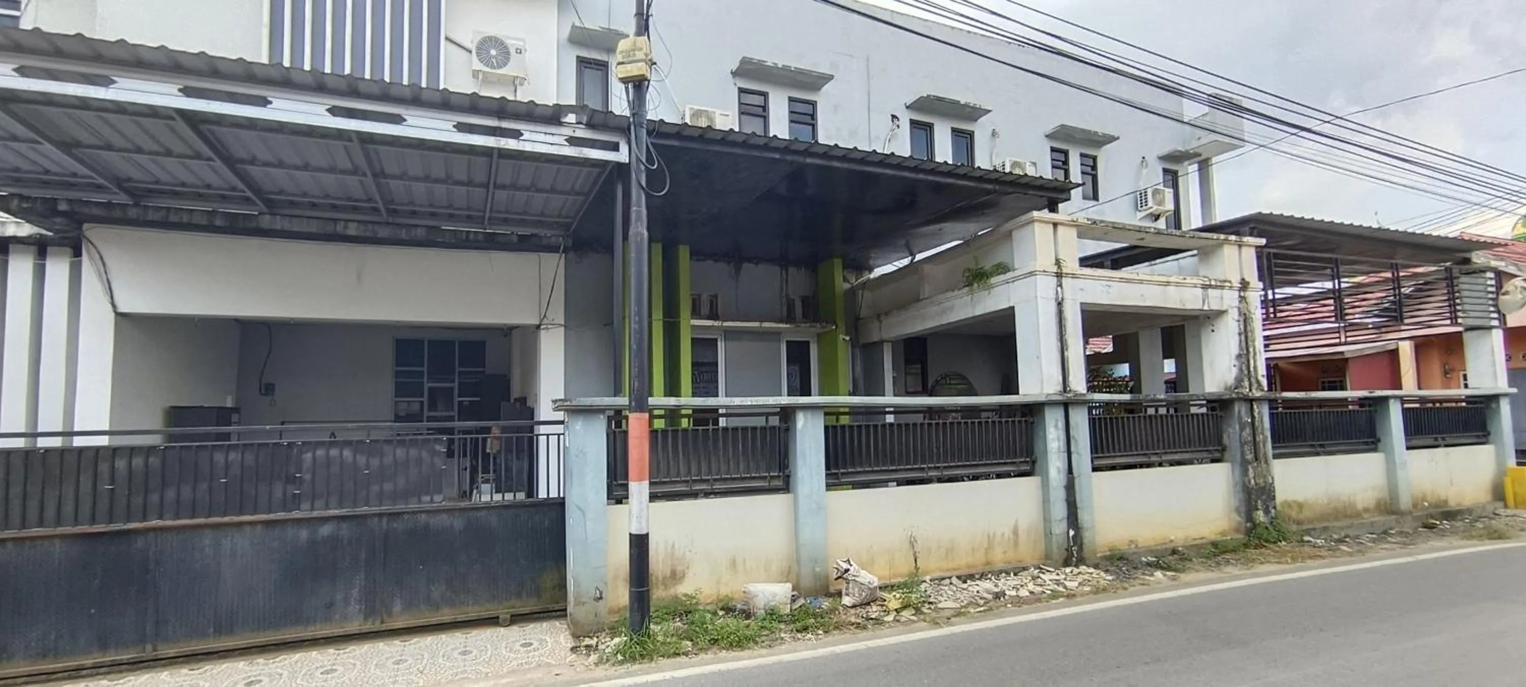 Facade/entrance in Hotel O Losmen Arkansas Syariah