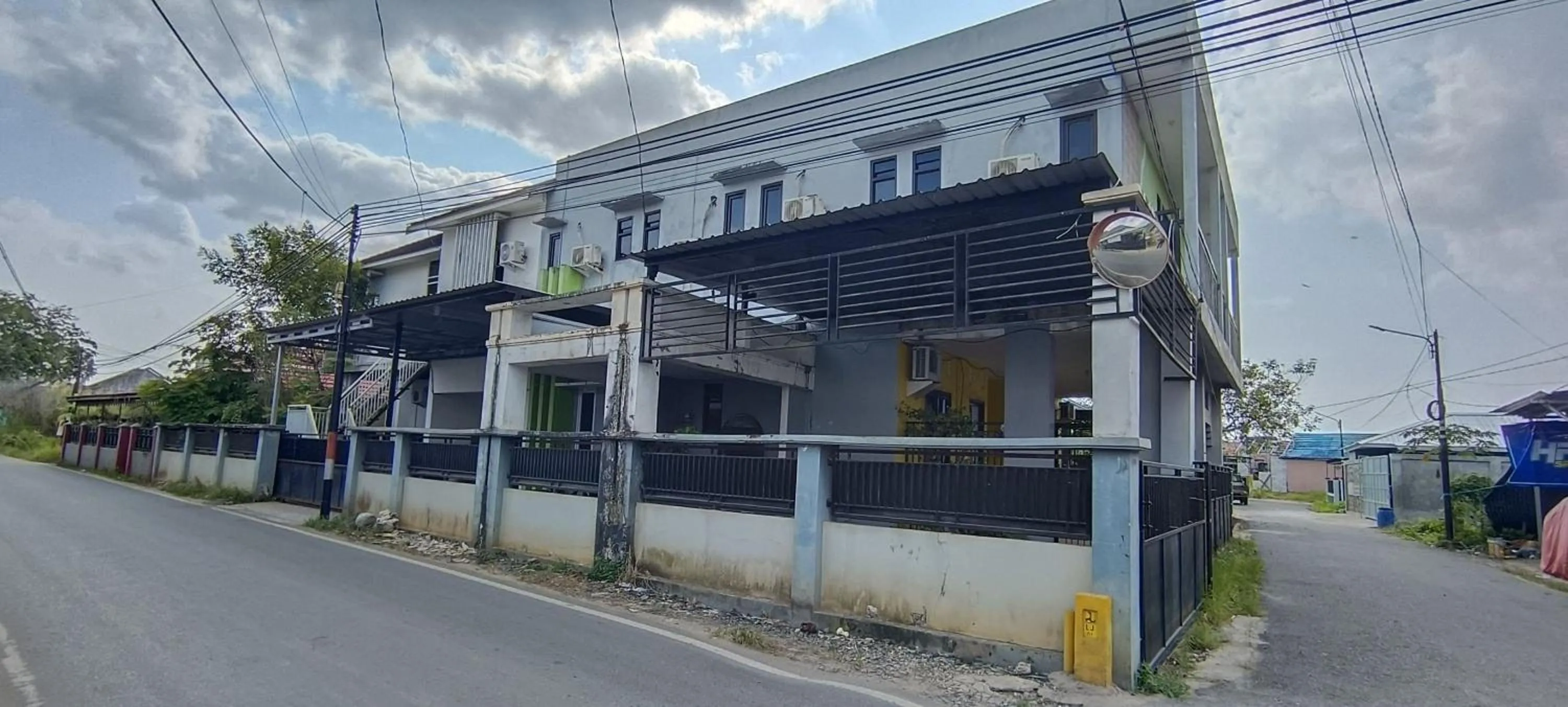 Facade/entrance in Hotel O Losmen Arkansas Syariah