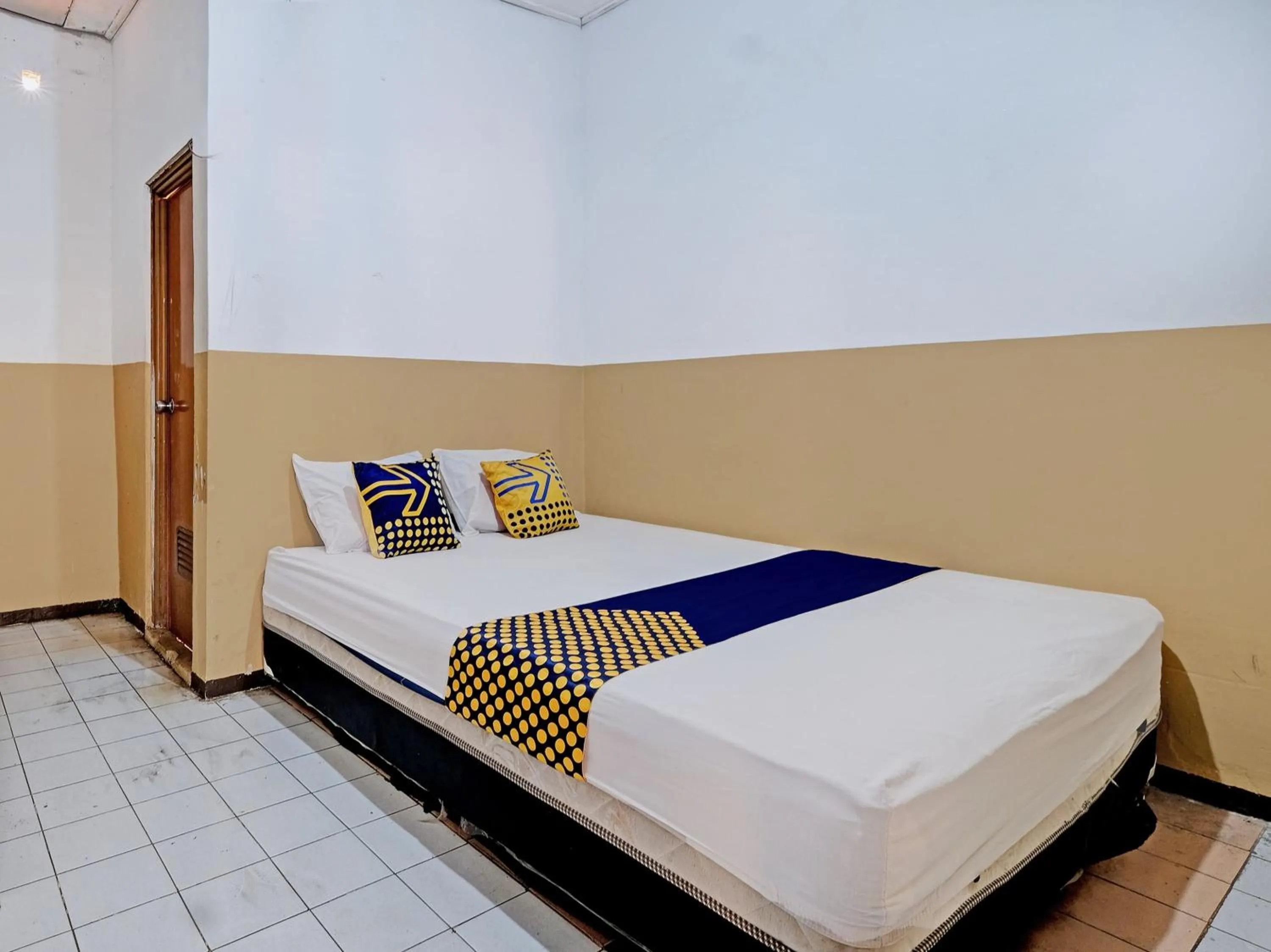 Bedroom in SPOT ON 92983 Hotel Ayu