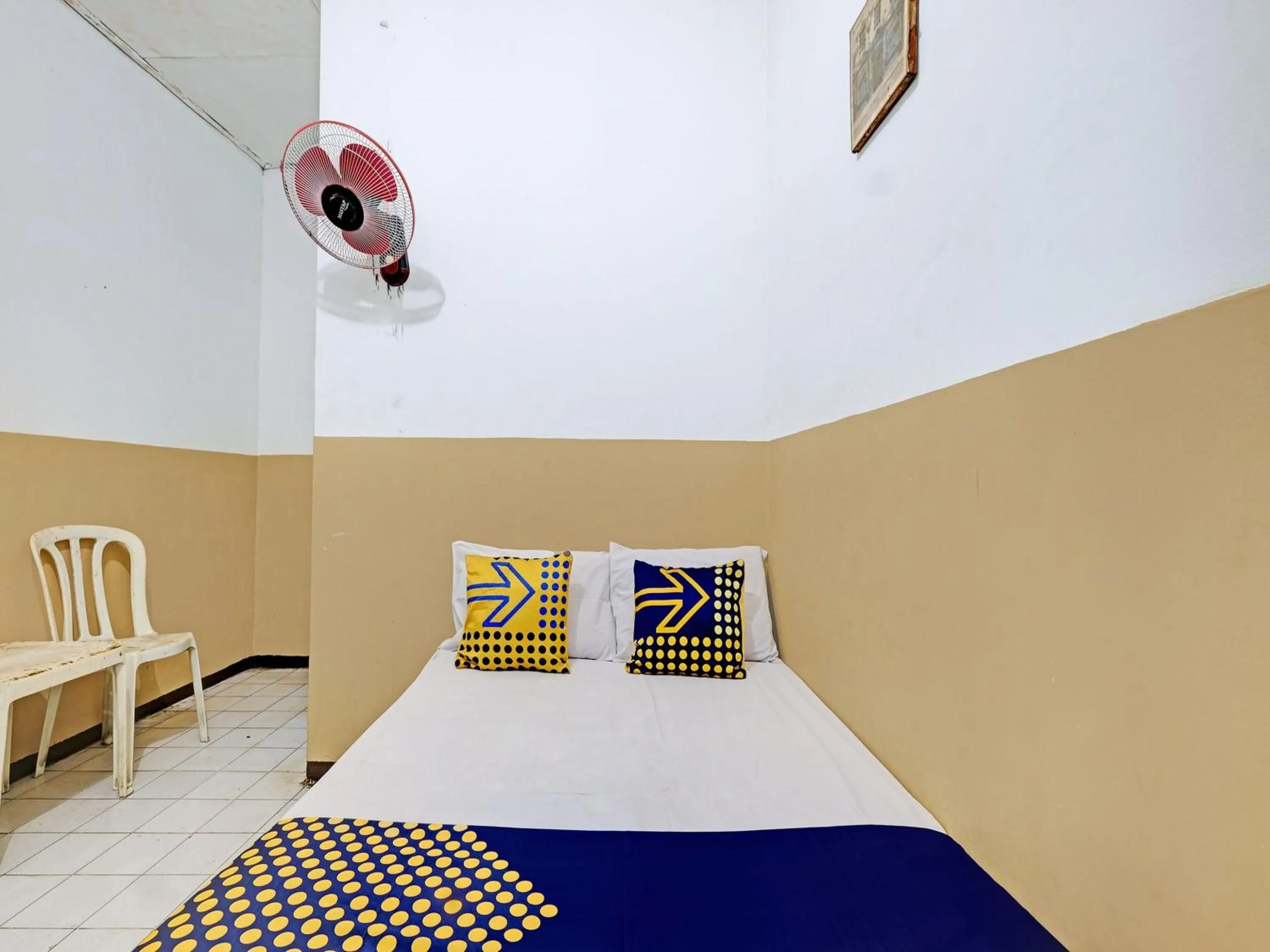 Bedroom in SPOT ON 92983 Hotel Ayu