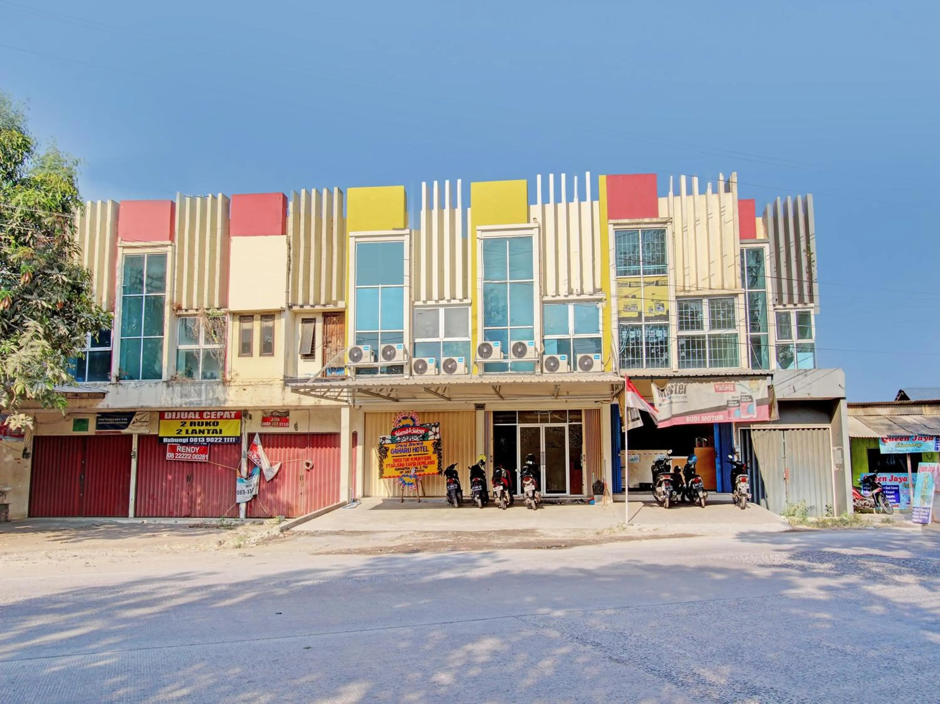 Facade/entrance in Collection O 92972 Gaharu Hotel