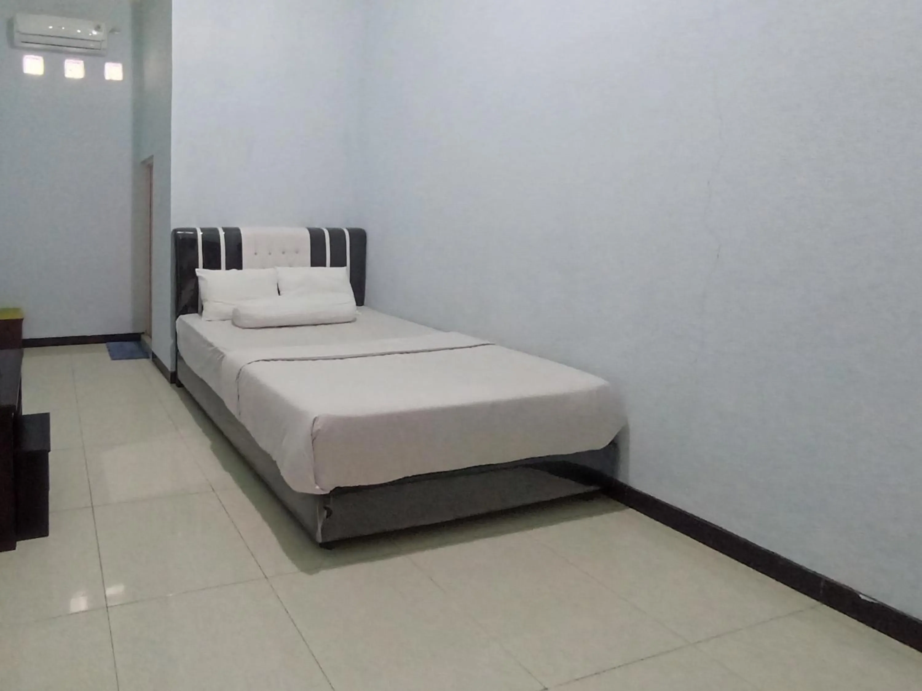 Bedroom, Bed in Surya Abadi Homestay Syariah RedPartner