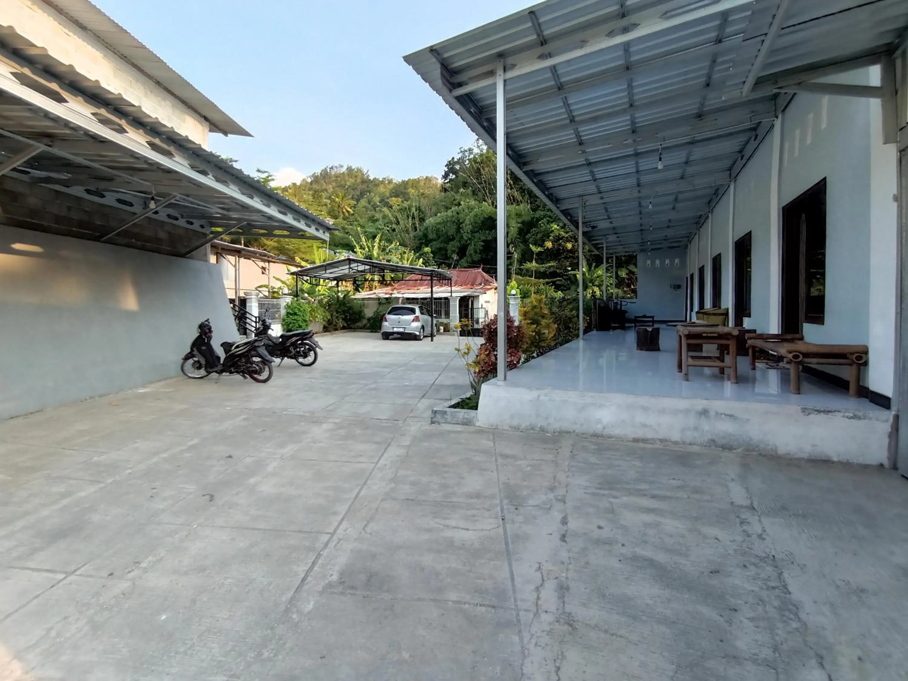 Parking in Surya Abadi Homestay Syariah RedPartner