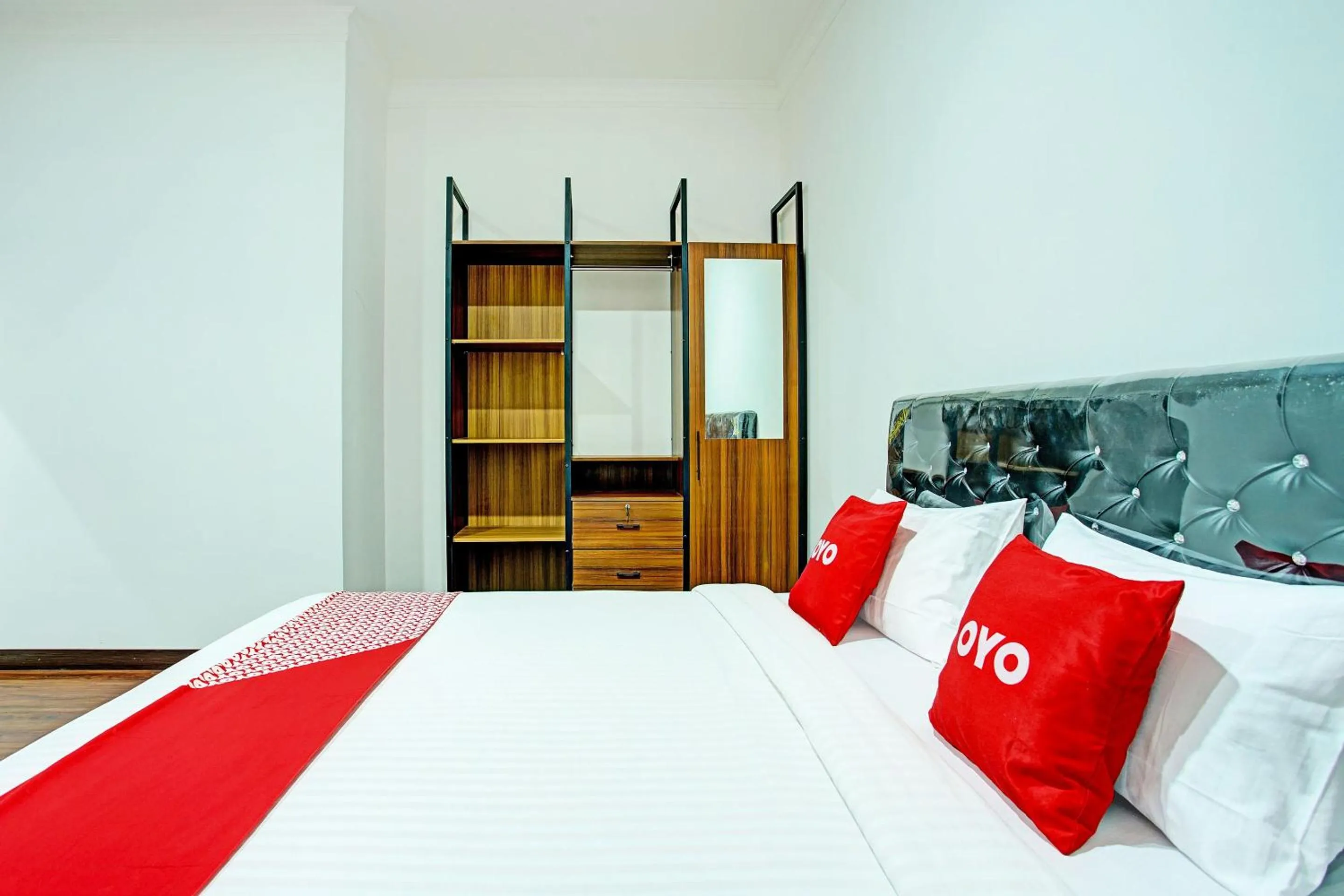 Bedroom in Capital O 92990 Nena Kostel Syariah