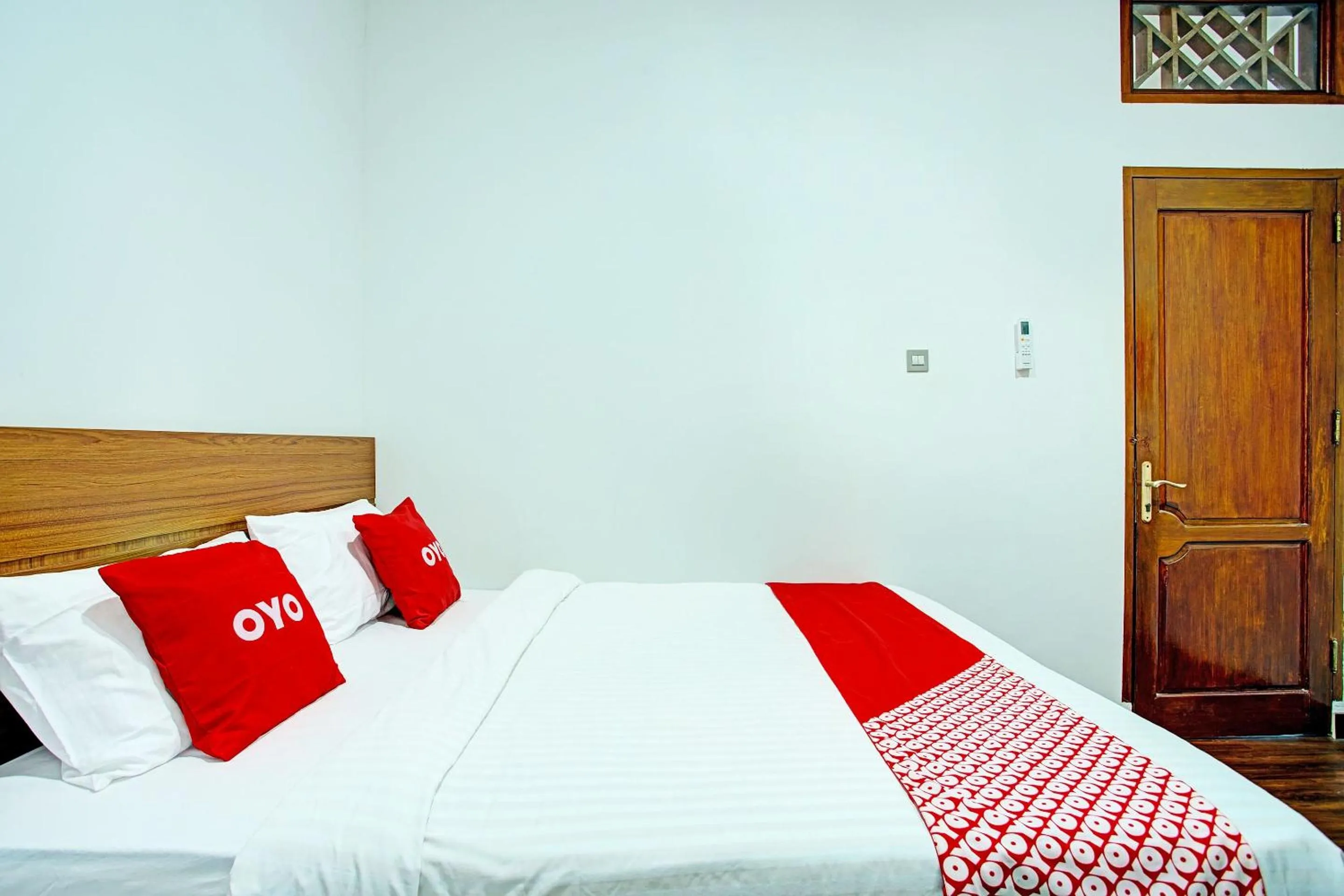 Bedroom in Capital O 92990 Nena Kostel Syariah