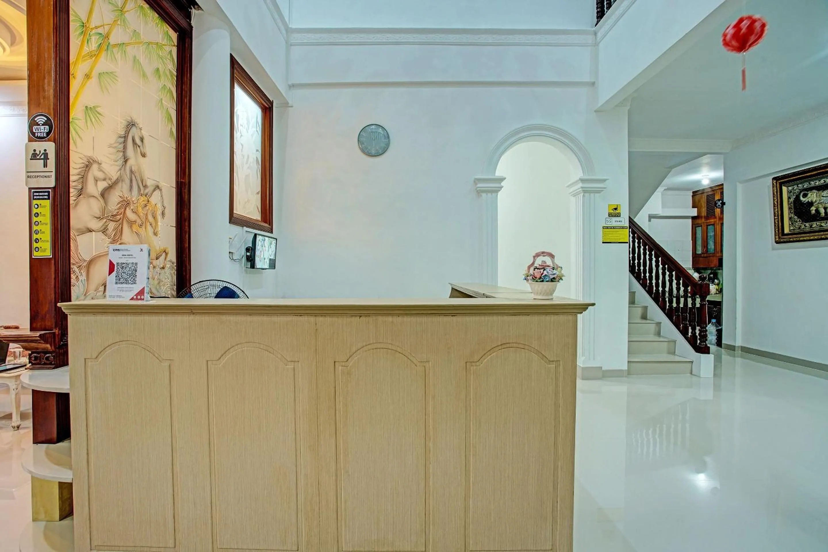 Lobby or reception in Capital O 92990 Nena Kostel Syariah