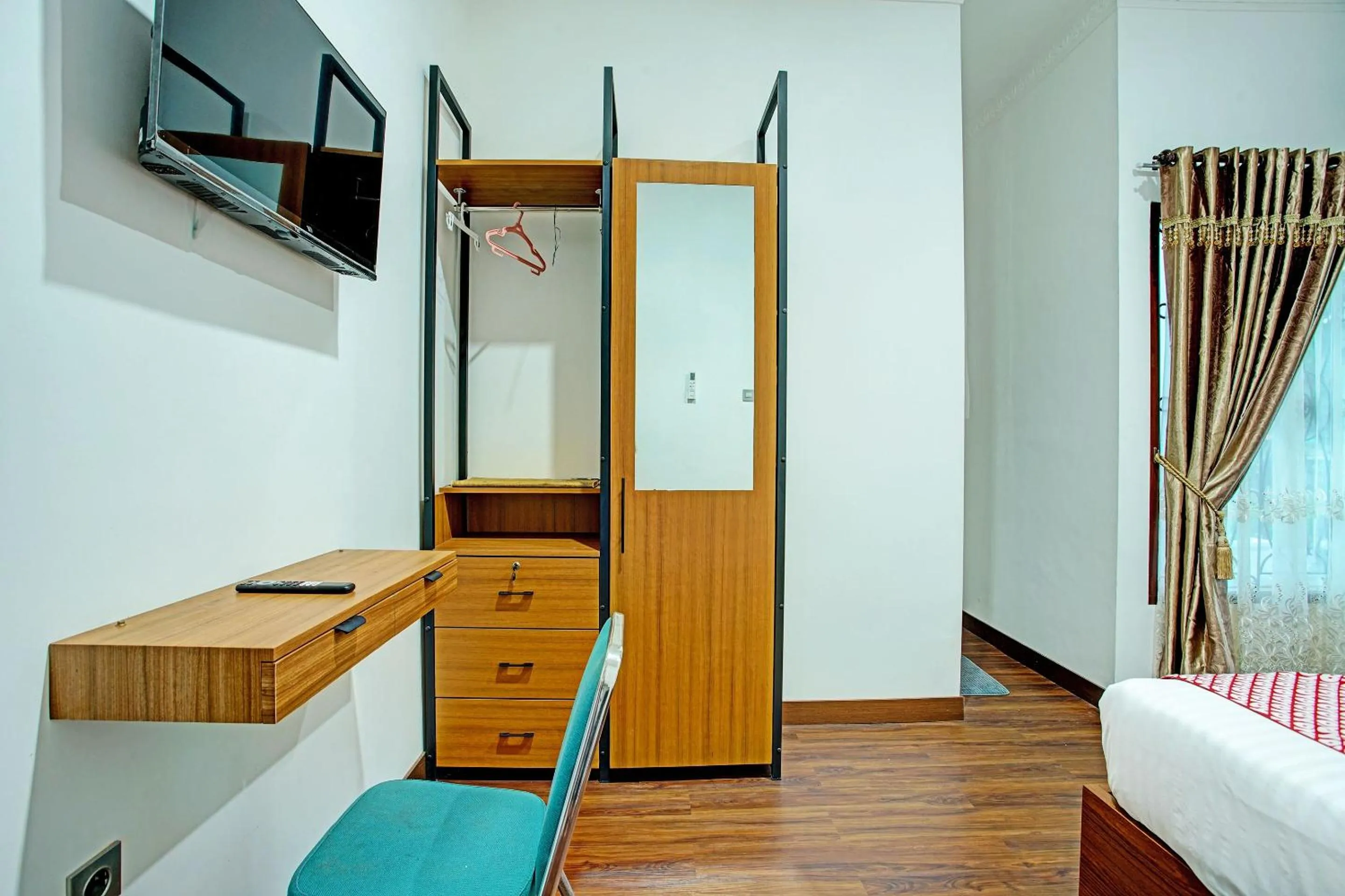 Bedroom in Capital O 92990 Nena Kostel Syariah