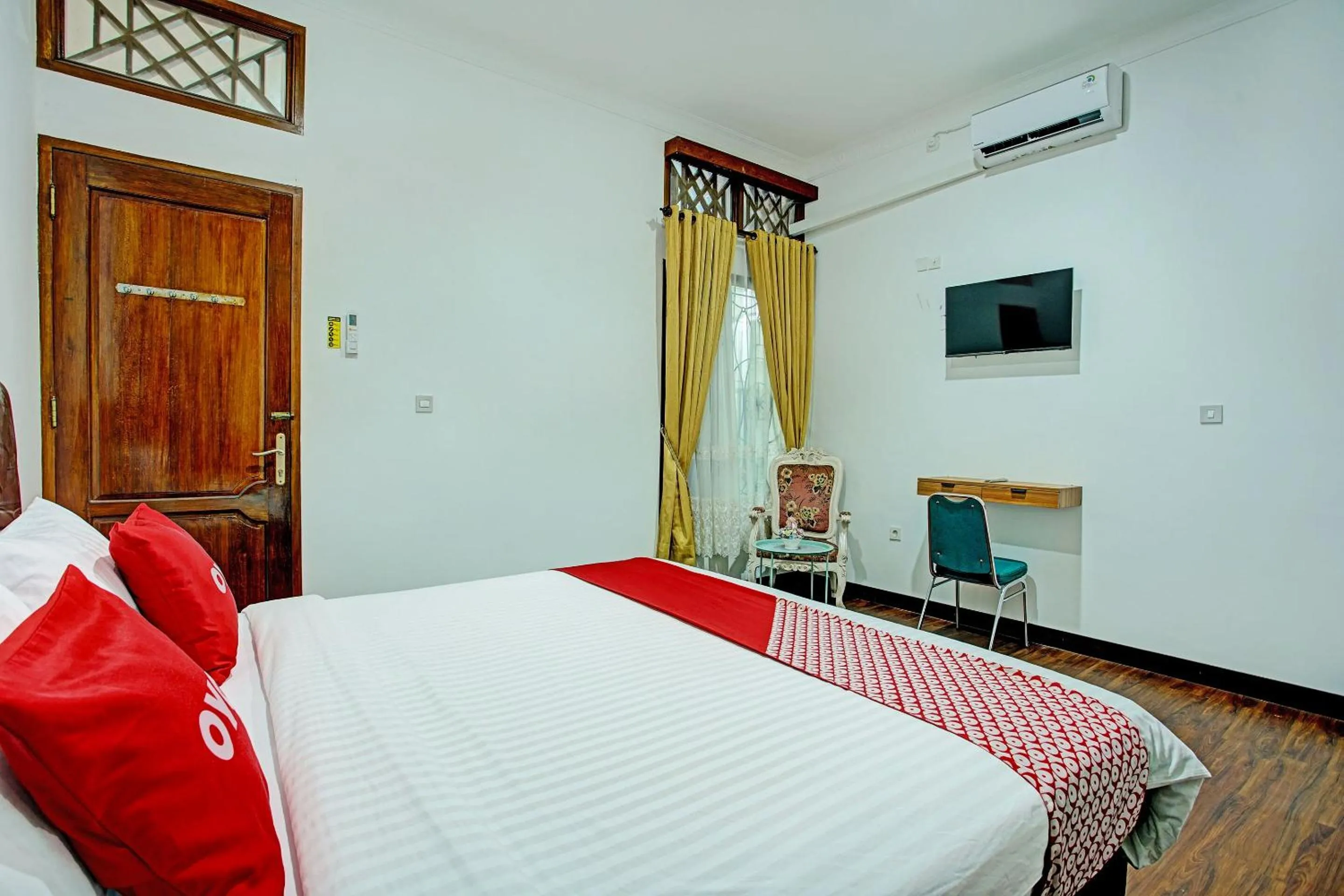 Bedroom in Capital O 92990 Nena Kostel Syariah