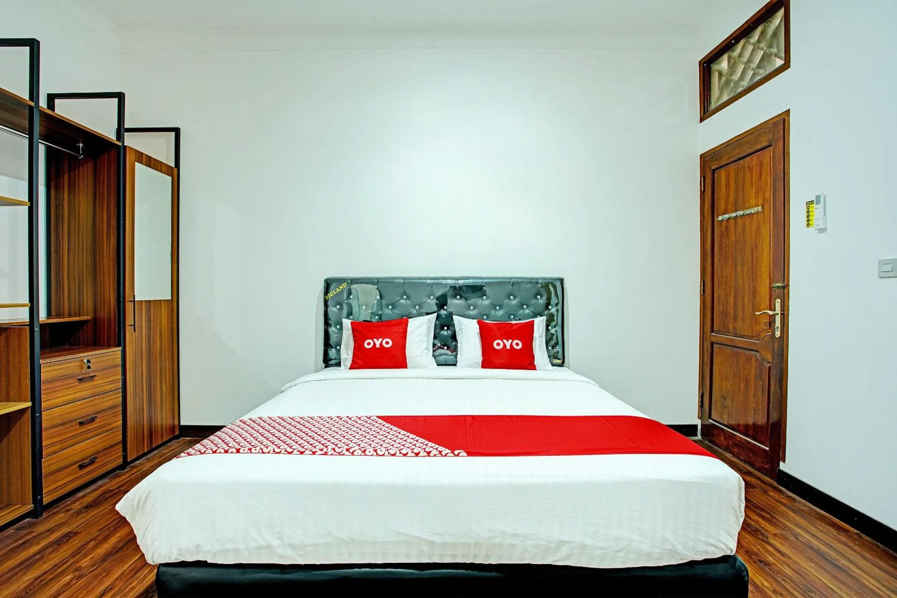 Bedroom in Capital O 92990 Nena Kostel Syariah