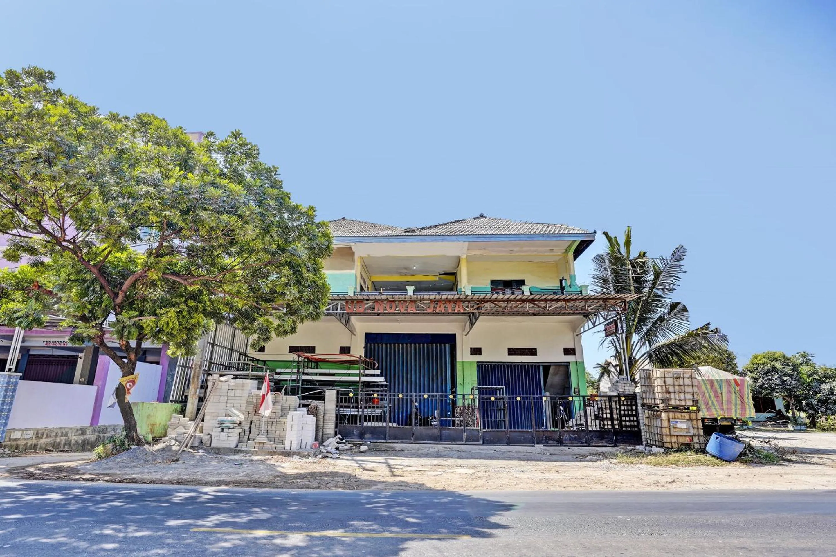 Facade/entrance in OYO Life 93037 Nova Jaya Homestay Syariah