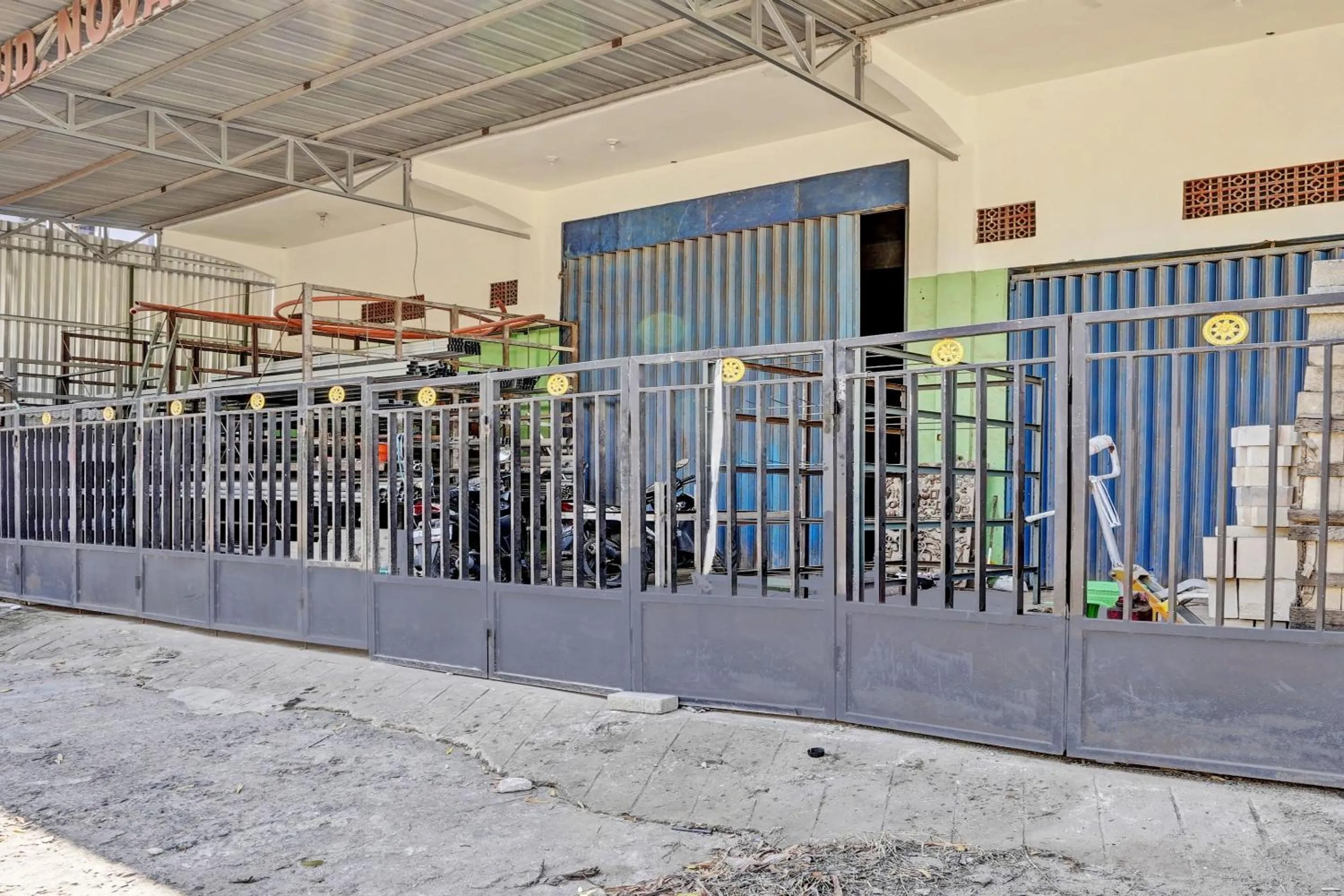 Facade/entrance in OYO Life 93037 Nova Jaya Homestay Syariah