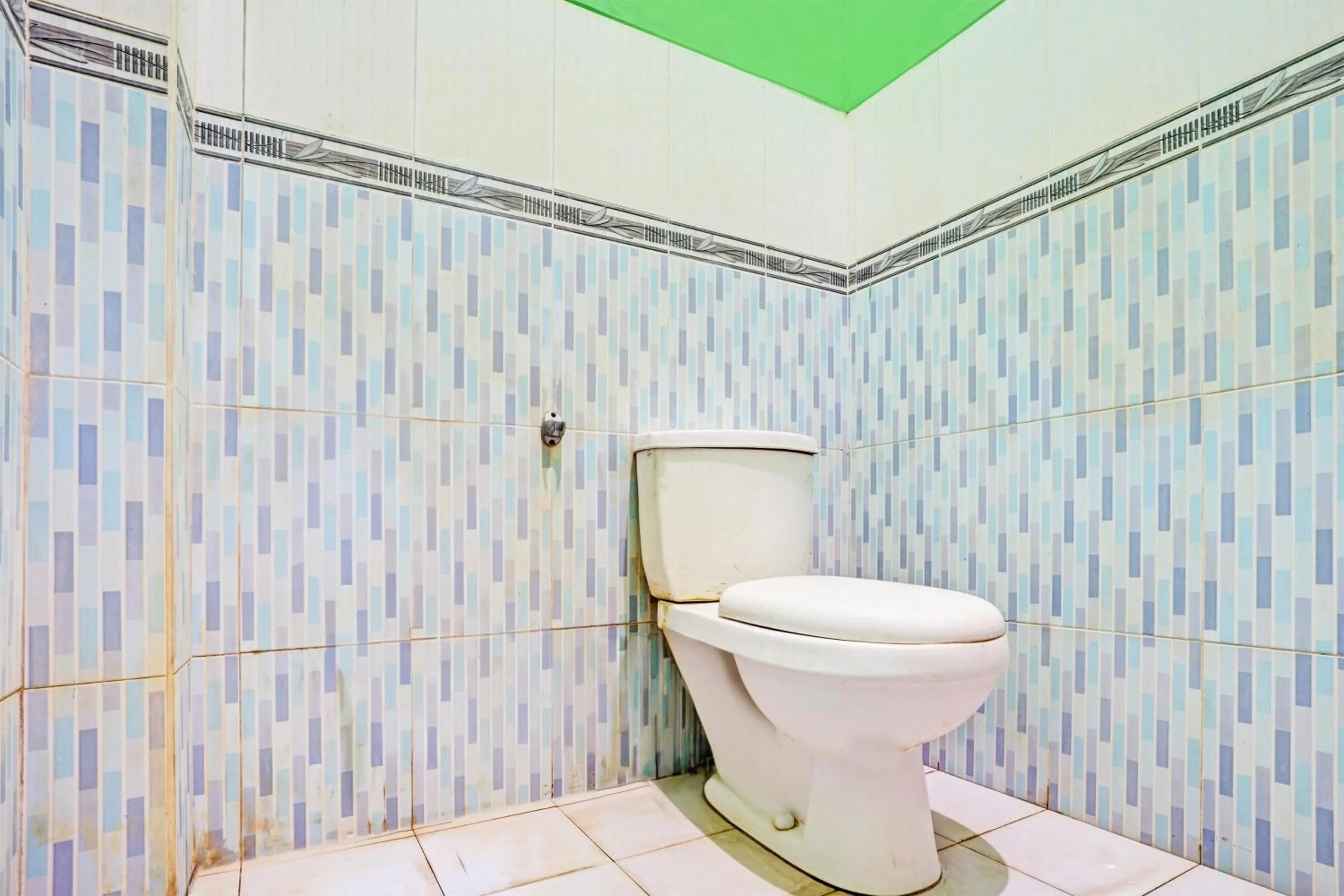 Bathroom in OYO Life 93036 Eddy Homestay Syariah