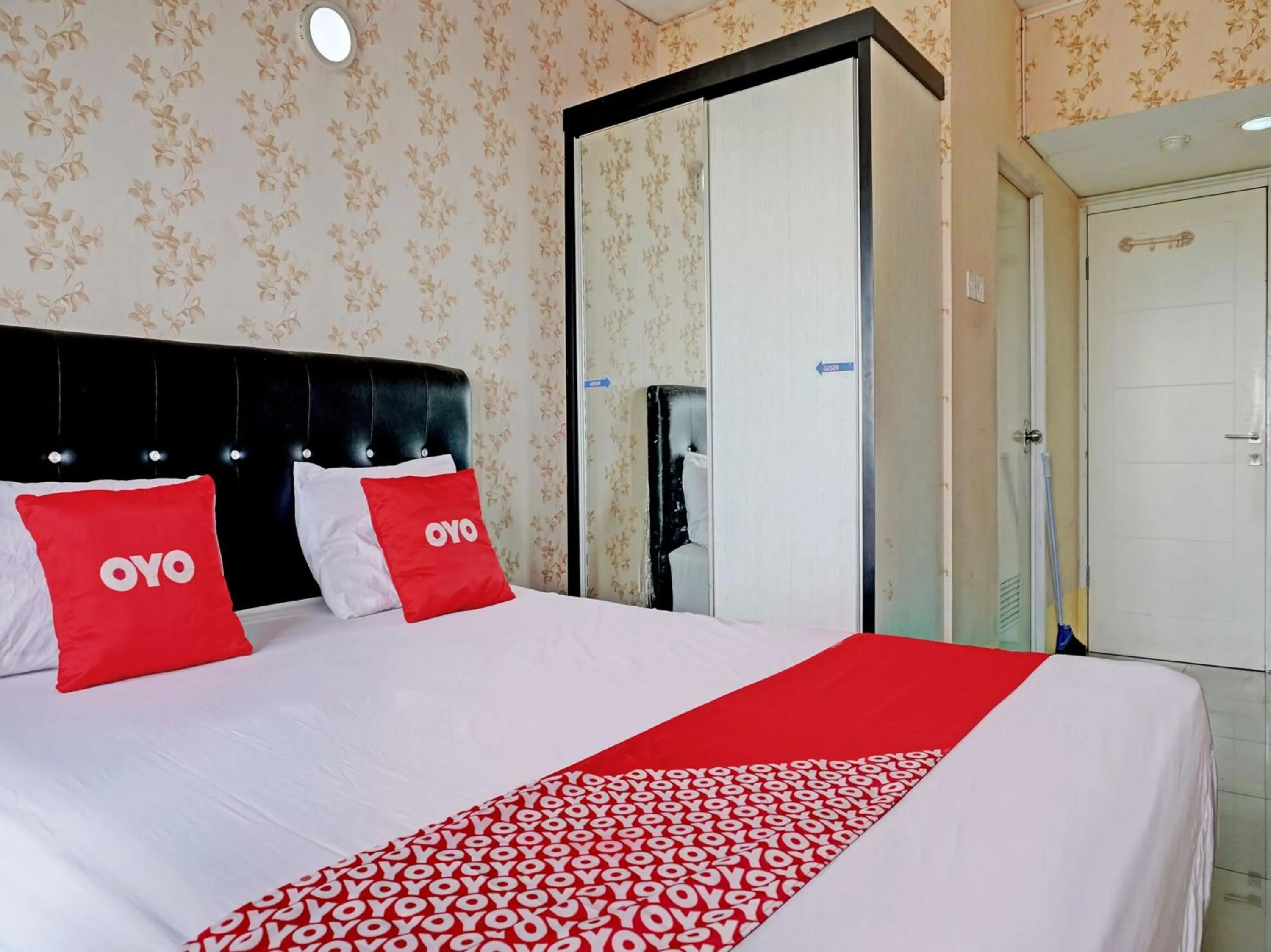 Bedroom, Bed in Collection O 92967 Apartement Sentraland Karawang By Rda Living