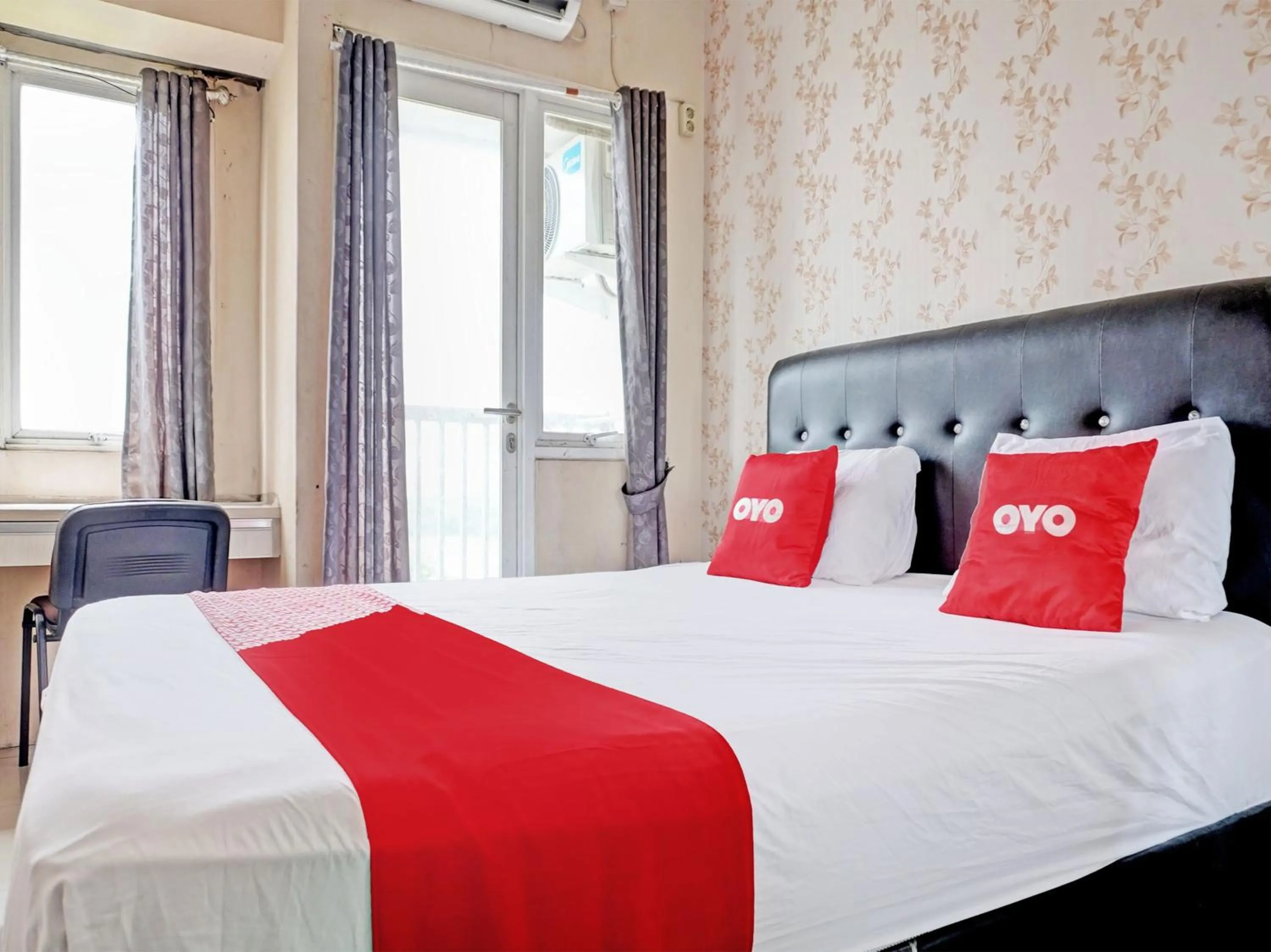 Bedroom, Bed in Collection O 92967 Apartement Sentraland Karawang By Rda Living