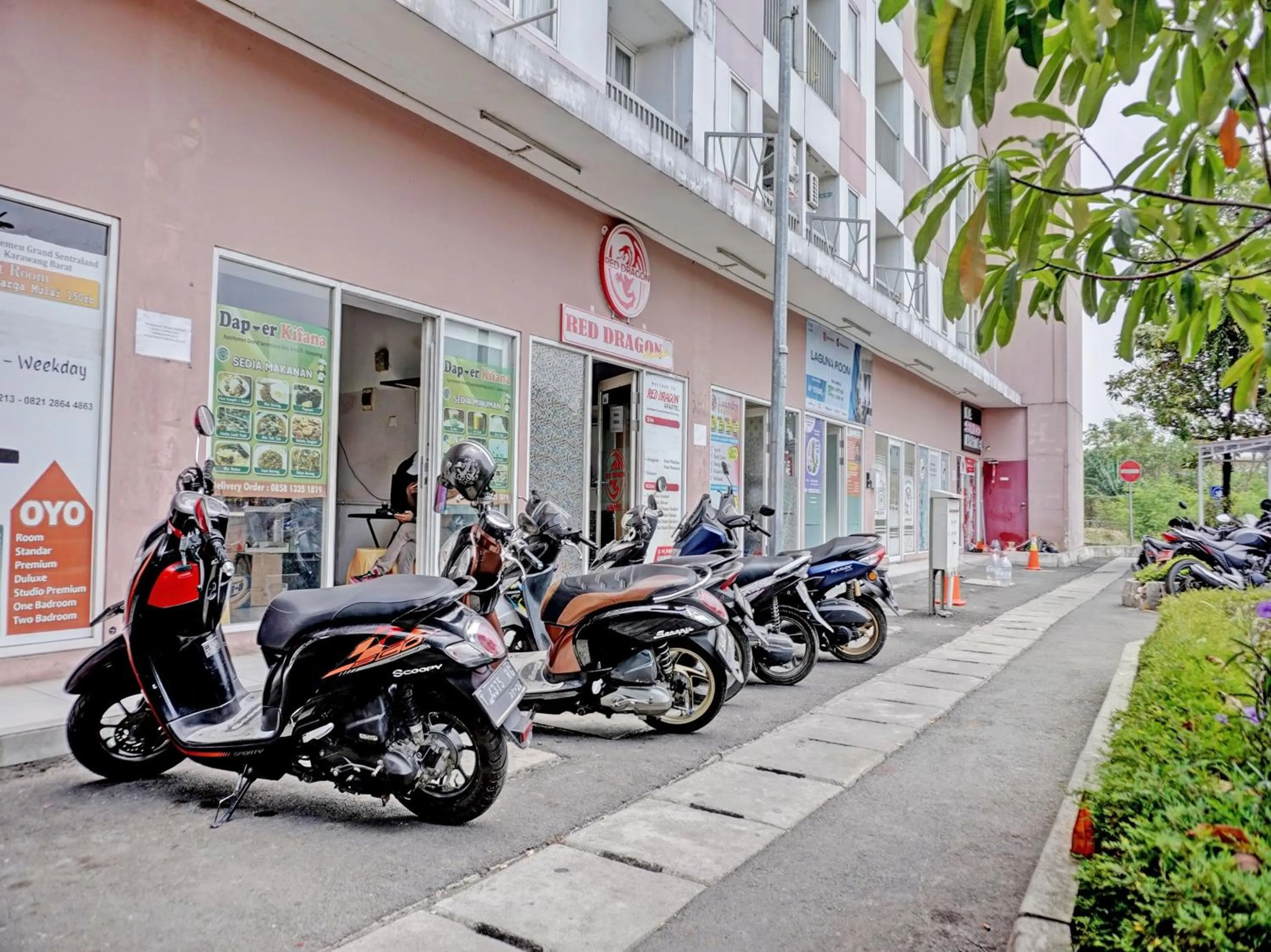 Facade/entrance in Collection O 92967 Apartement Sentraland Karawang By Rda Living