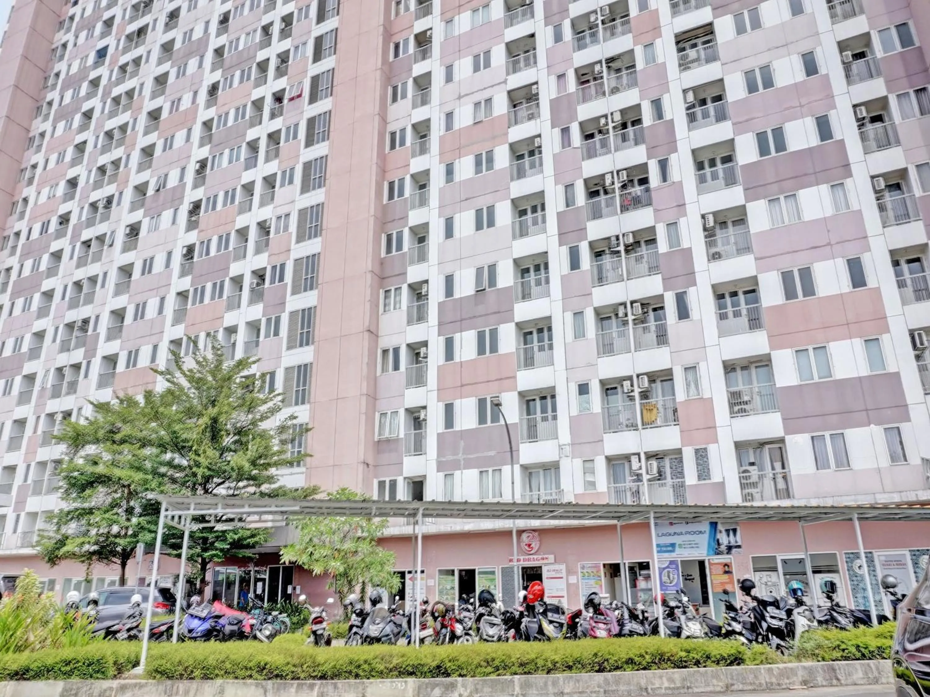 Facade/entrance in Collection O 92967 Apartement Sentraland Karawang By Rda Living