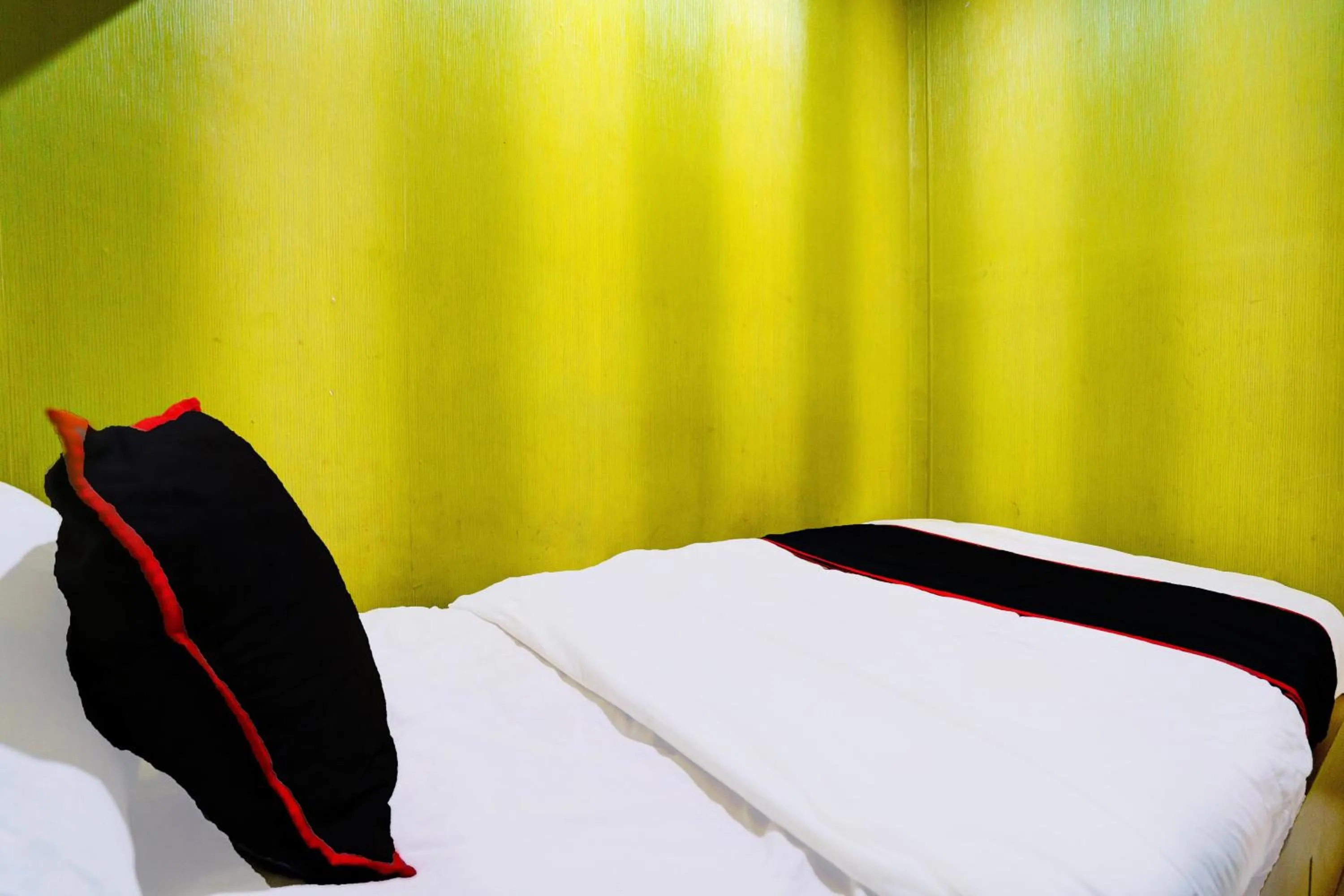 Bedroom, Bed in Collection O 92981 Apartemen The Jarrdin By Gold Suites Property