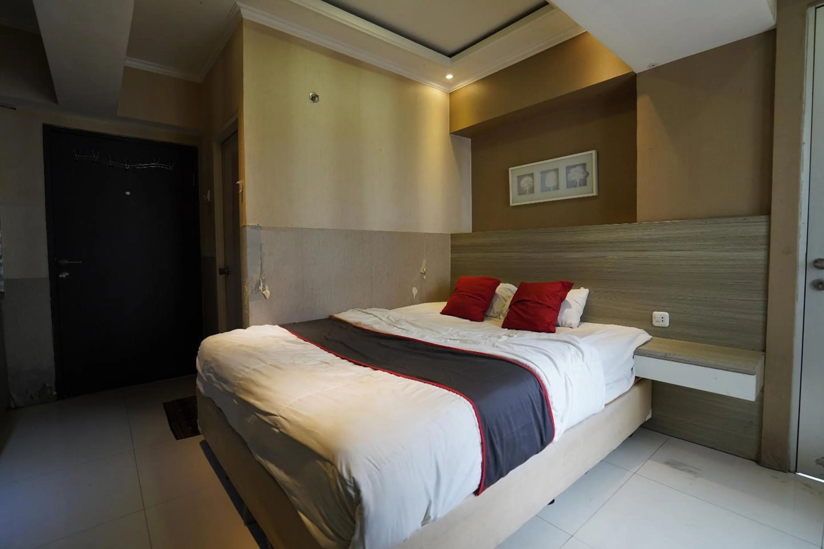 Deluxe Double Room in Collection O 92981 Apartemen The Jarrdin By Gold Suites Property