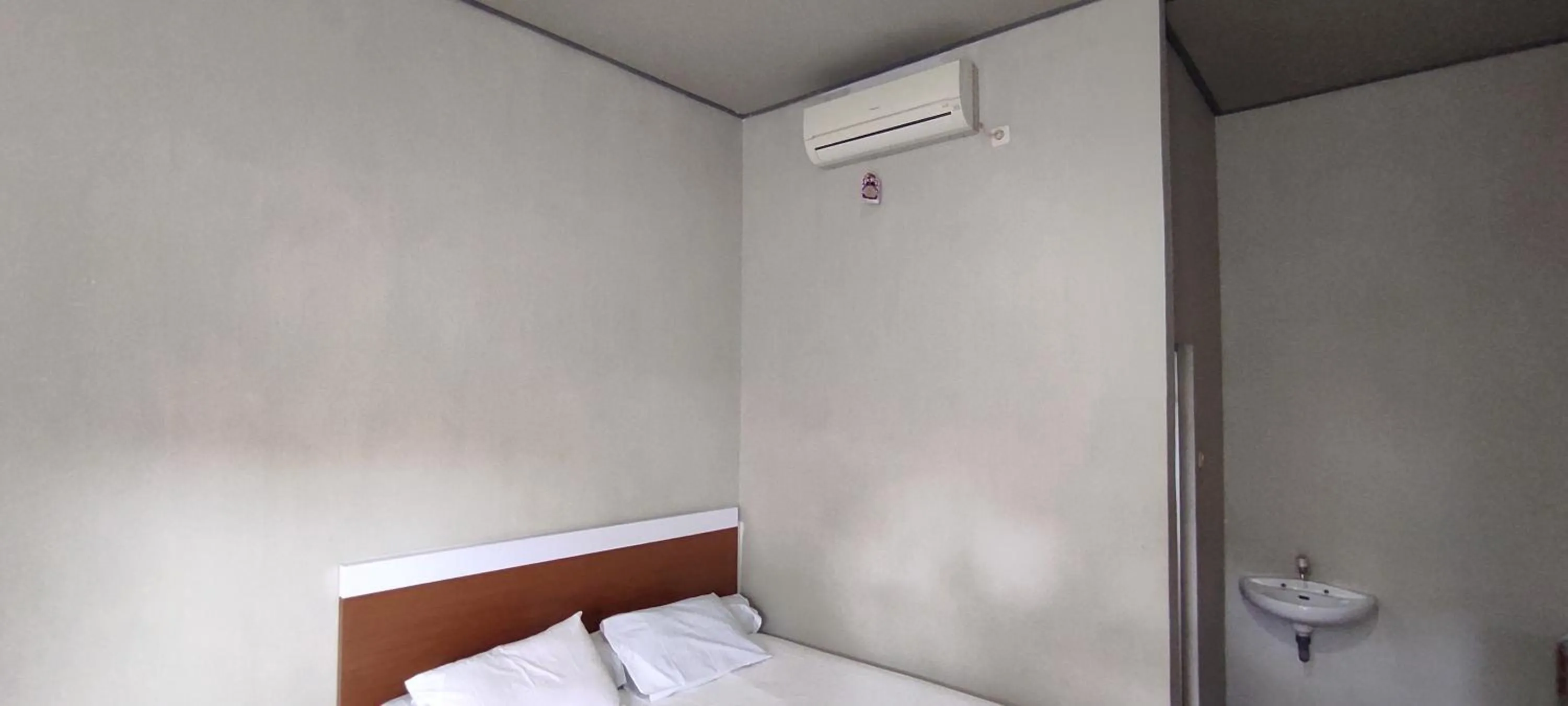 Bedroom, Bed in OYO 93051 Wisma Syariah Buloe Near Lapangan Abubakar Lambogo Batili Enrekang