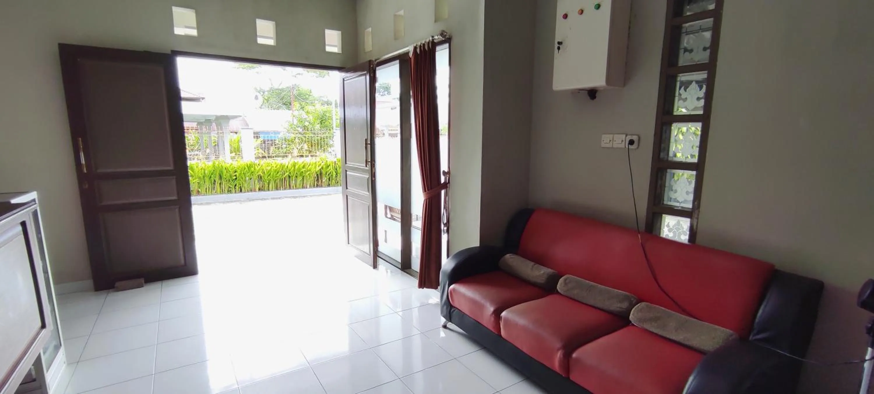 Lobby or reception in OYO 93051 Wisma Syariah Buloe Near Lapangan Abubakar Lambogo Batili Enrekang