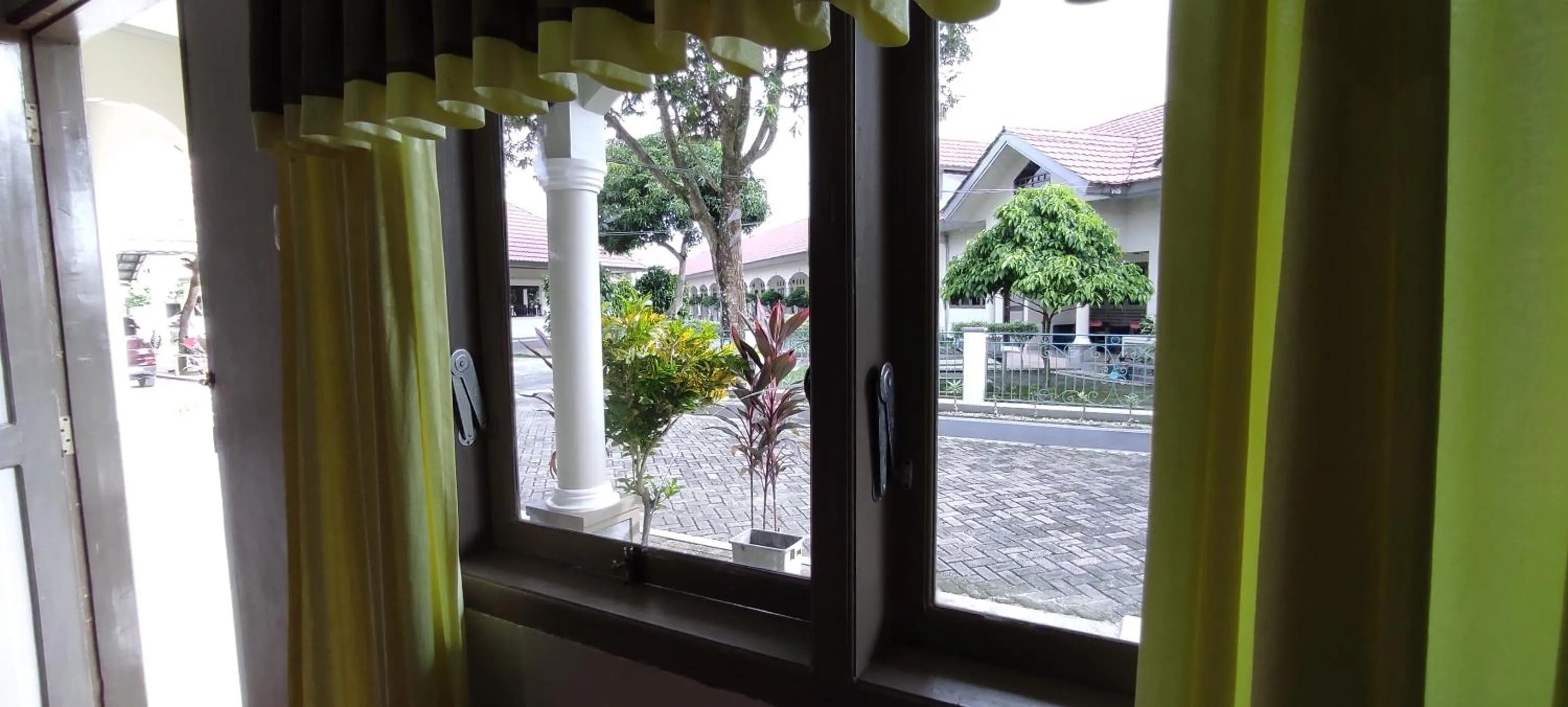 Facade/entrance in OYO 93051 Wisma Syariah Buloe Near Lapangan Abubakar Lambogo Batili Enrekang