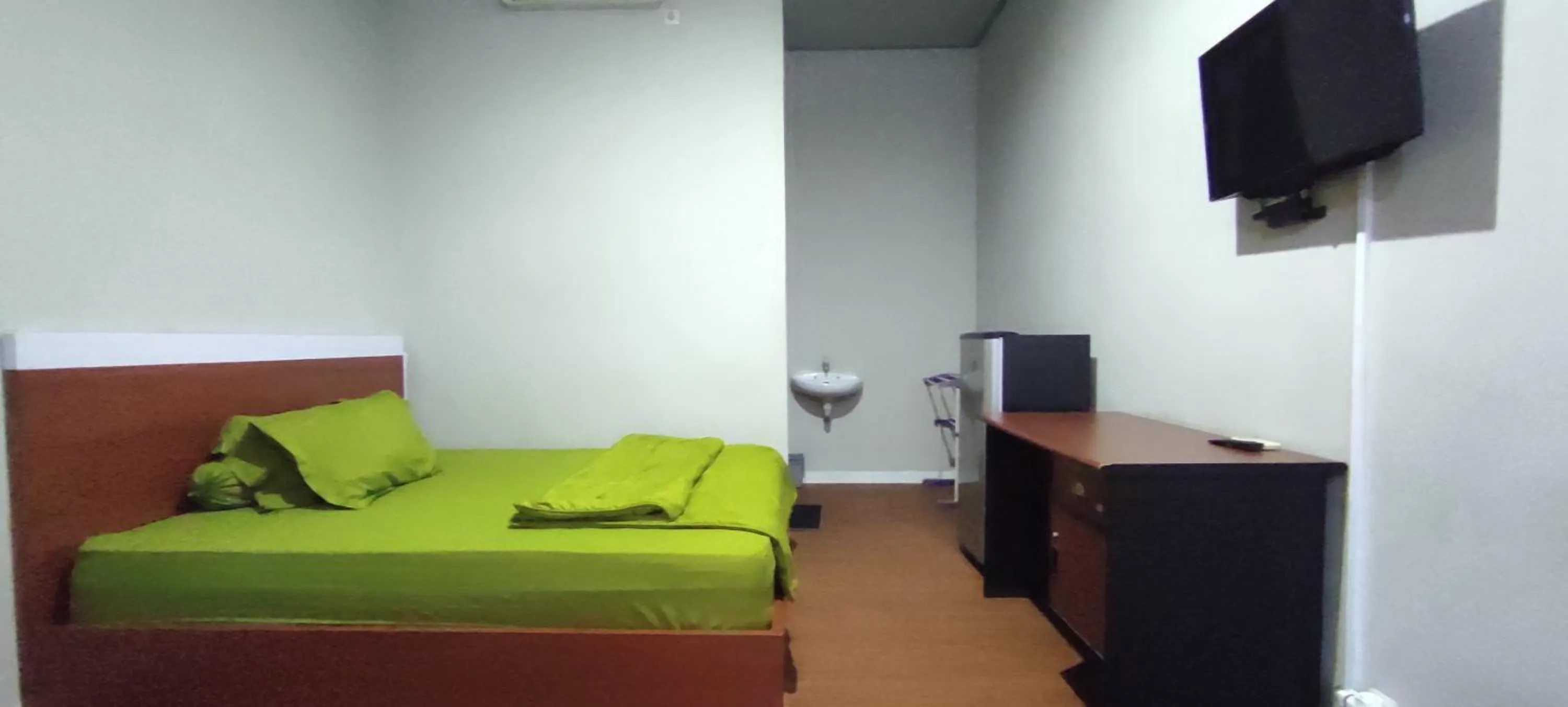 Bedroom, Bed in OYO 93051 Wisma Syariah Buloe Near Lapangan Abubakar Lambogo Batili Enrekang