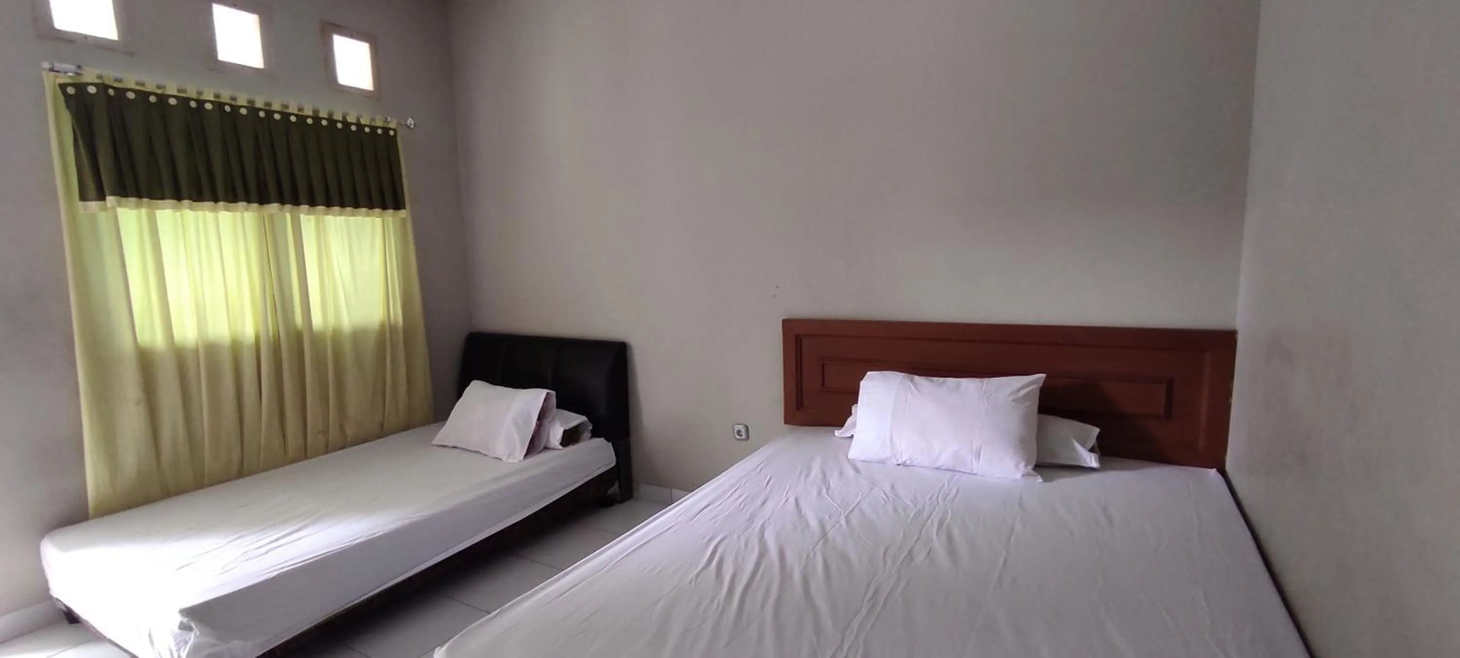 Bedroom, Bed in OYO 93051 Wisma Syariah Buloe Near Lapangan Abubakar Lambogo Batili Enrekang