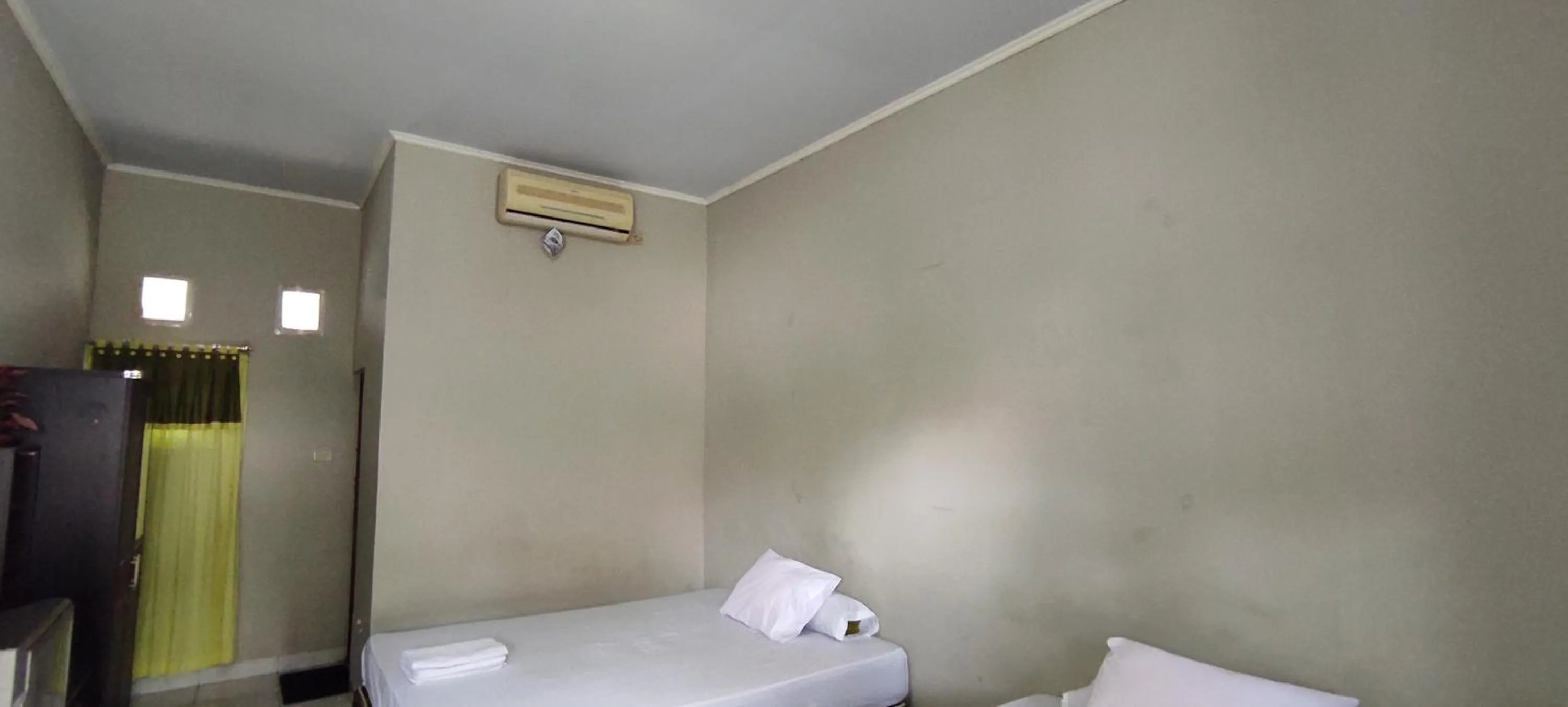 Bedroom, Bed in OYO 93051 Wisma Syariah Buloe Near Lapangan Abubakar Lambogo Batili Enrekang