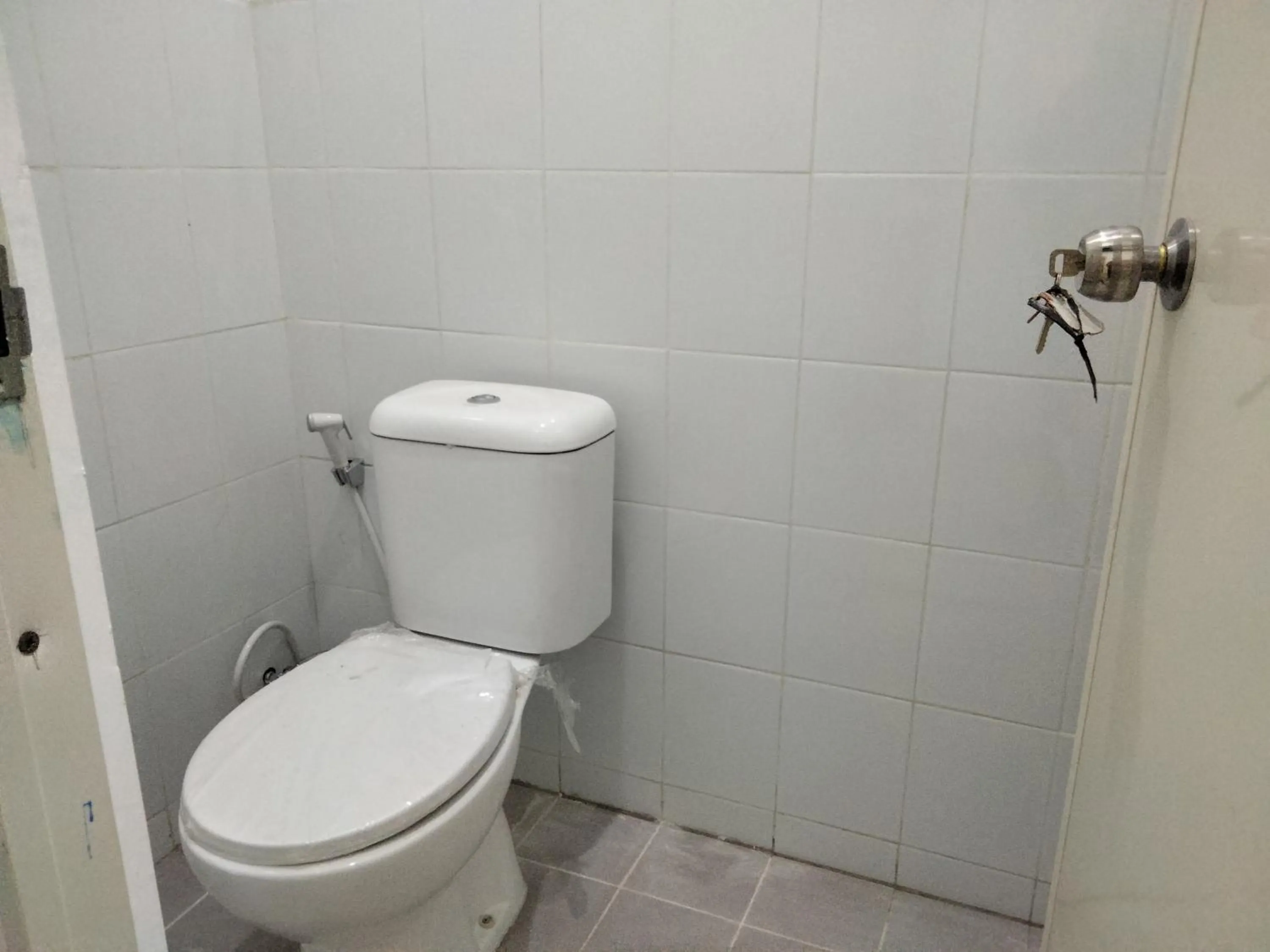 Bathroom in OYO Life 93054 Th Residence 135 Syariah