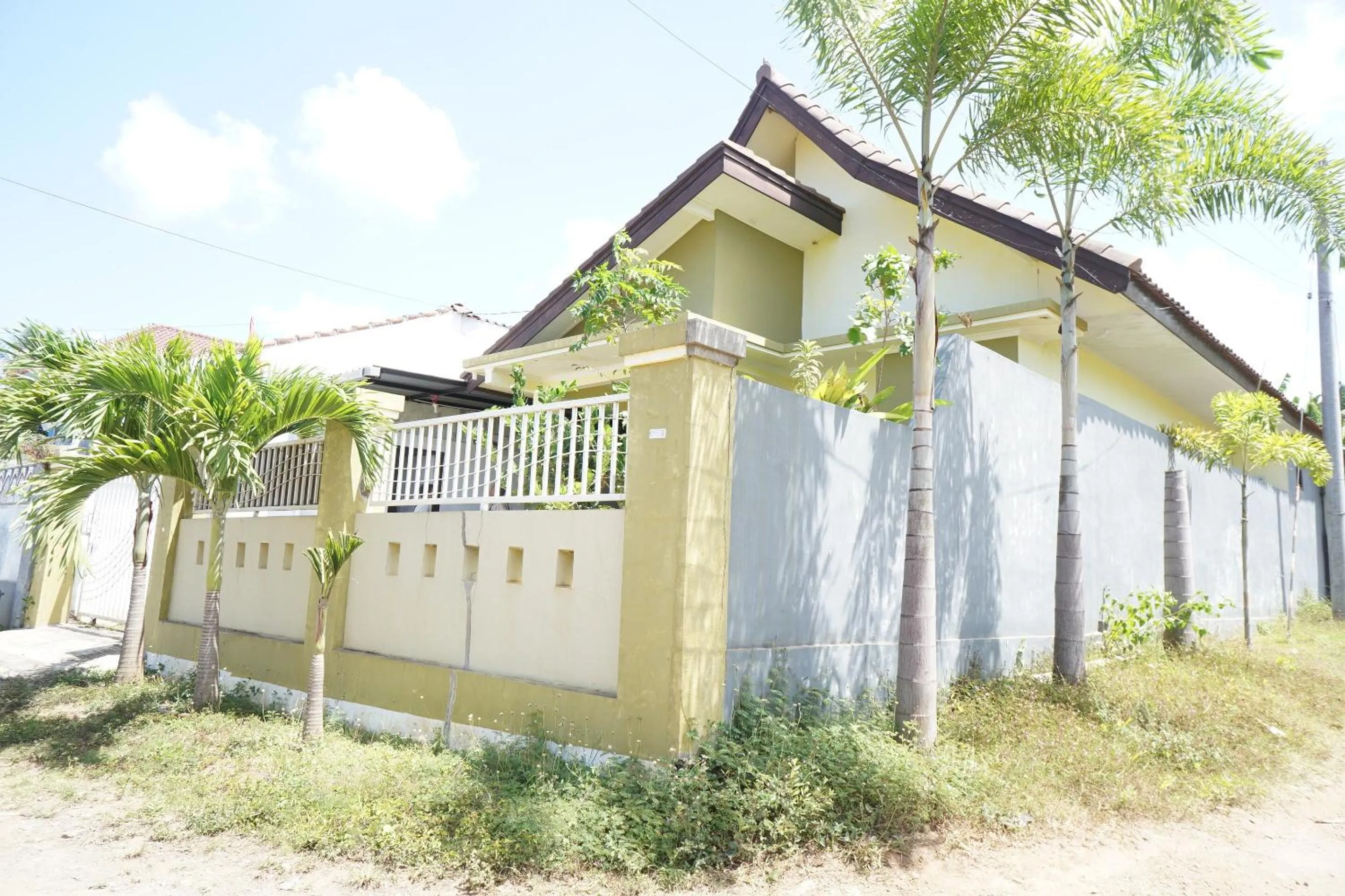 Facade/entrance in Hotel O Kost Amantu