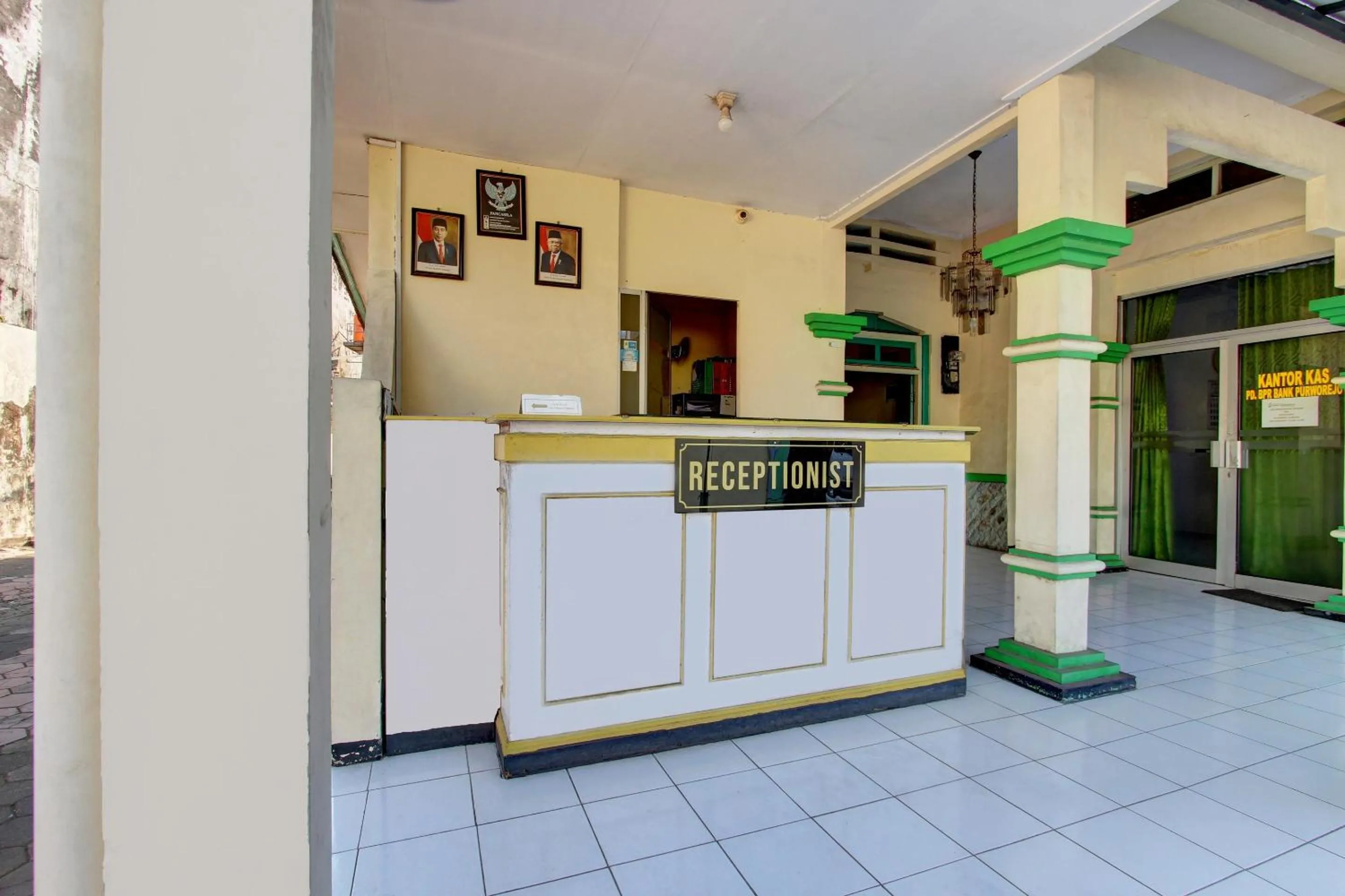 Lobby or reception in OYO 93048 Hotel Puri Mandiri