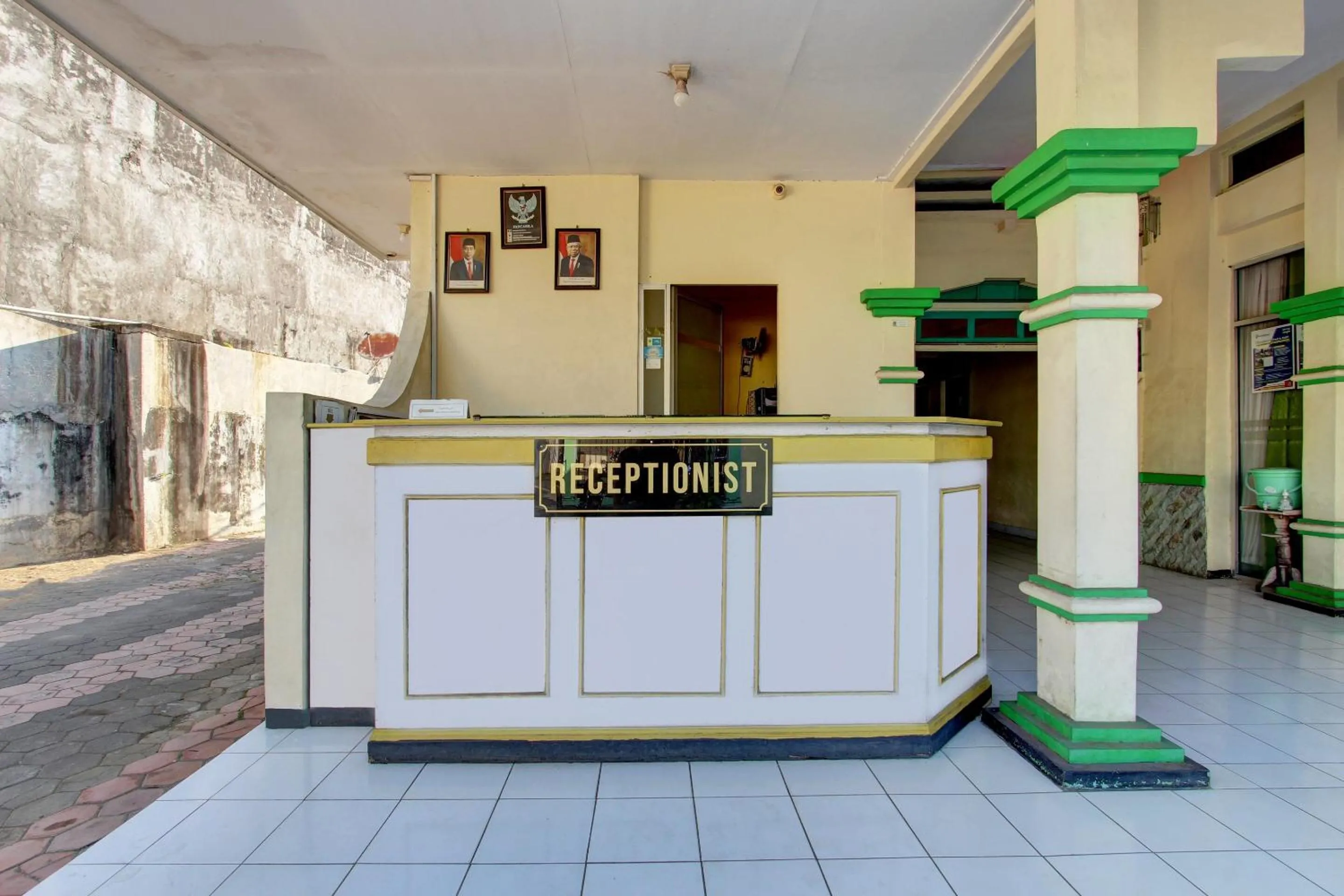 Lobby or reception in OYO 93048 Hotel Puri Mandiri