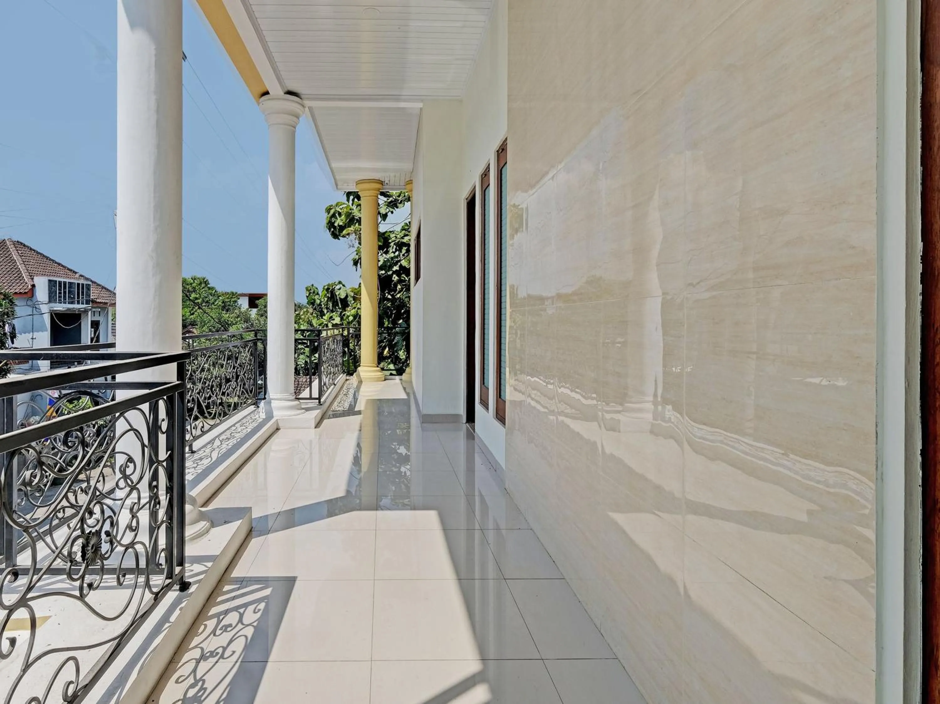 Lobby or reception in OYO Life 92935 Ayu Kost Eksklusif