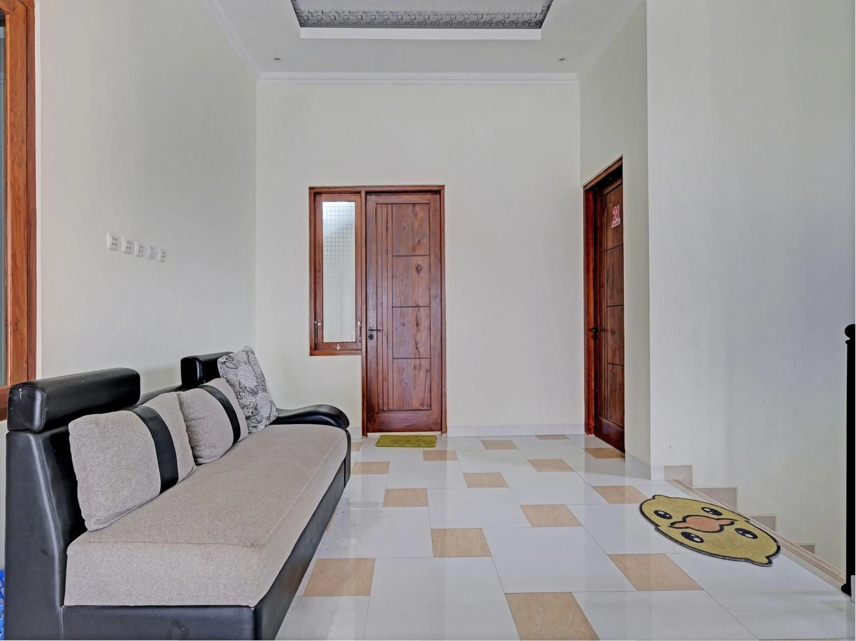 Lobby or reception in OYO Life 92935 Ayu Kost Eksklusif