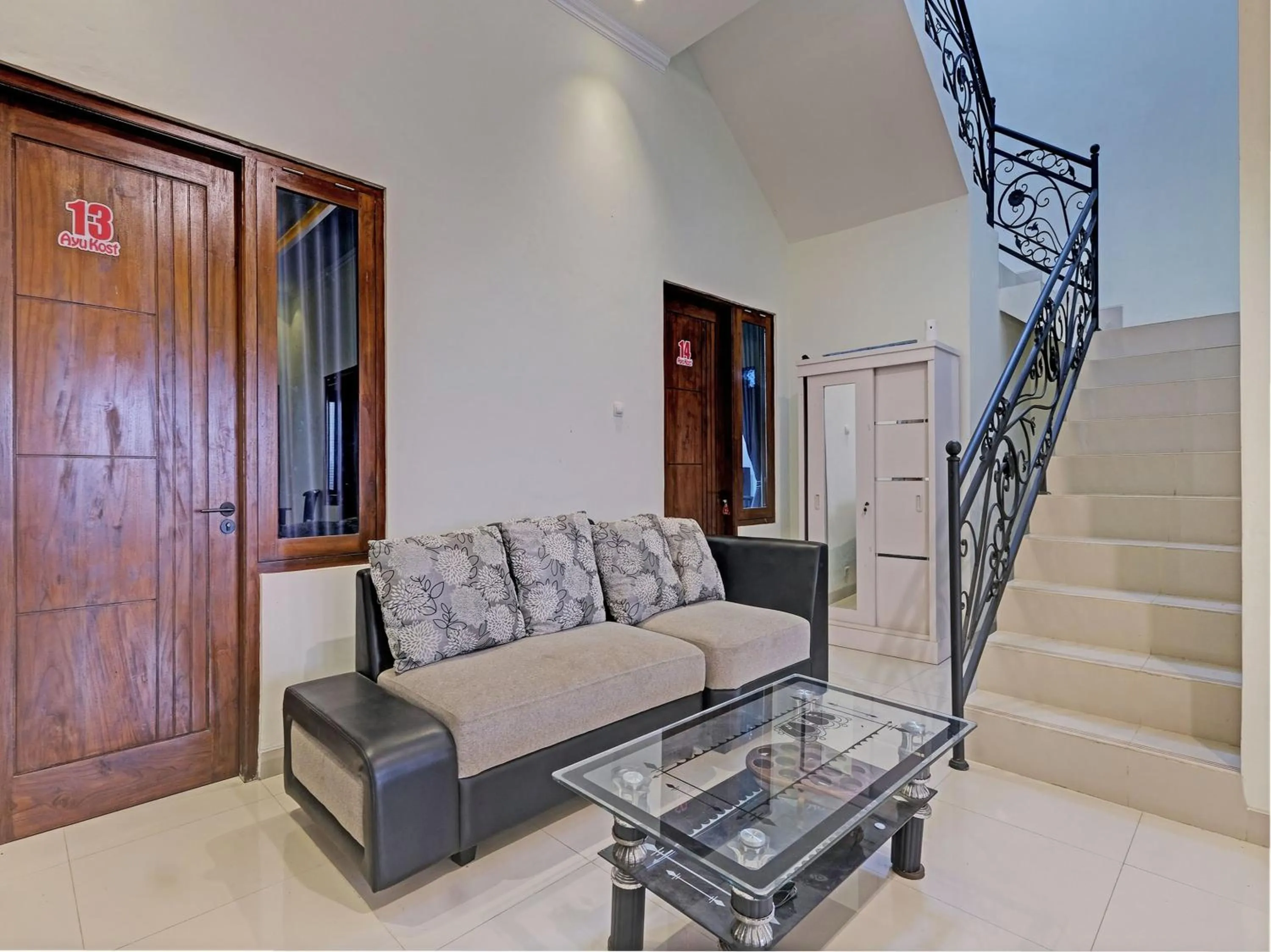 Lobby or reception in OYO Life 92935 Ayu Kost Eksklusif