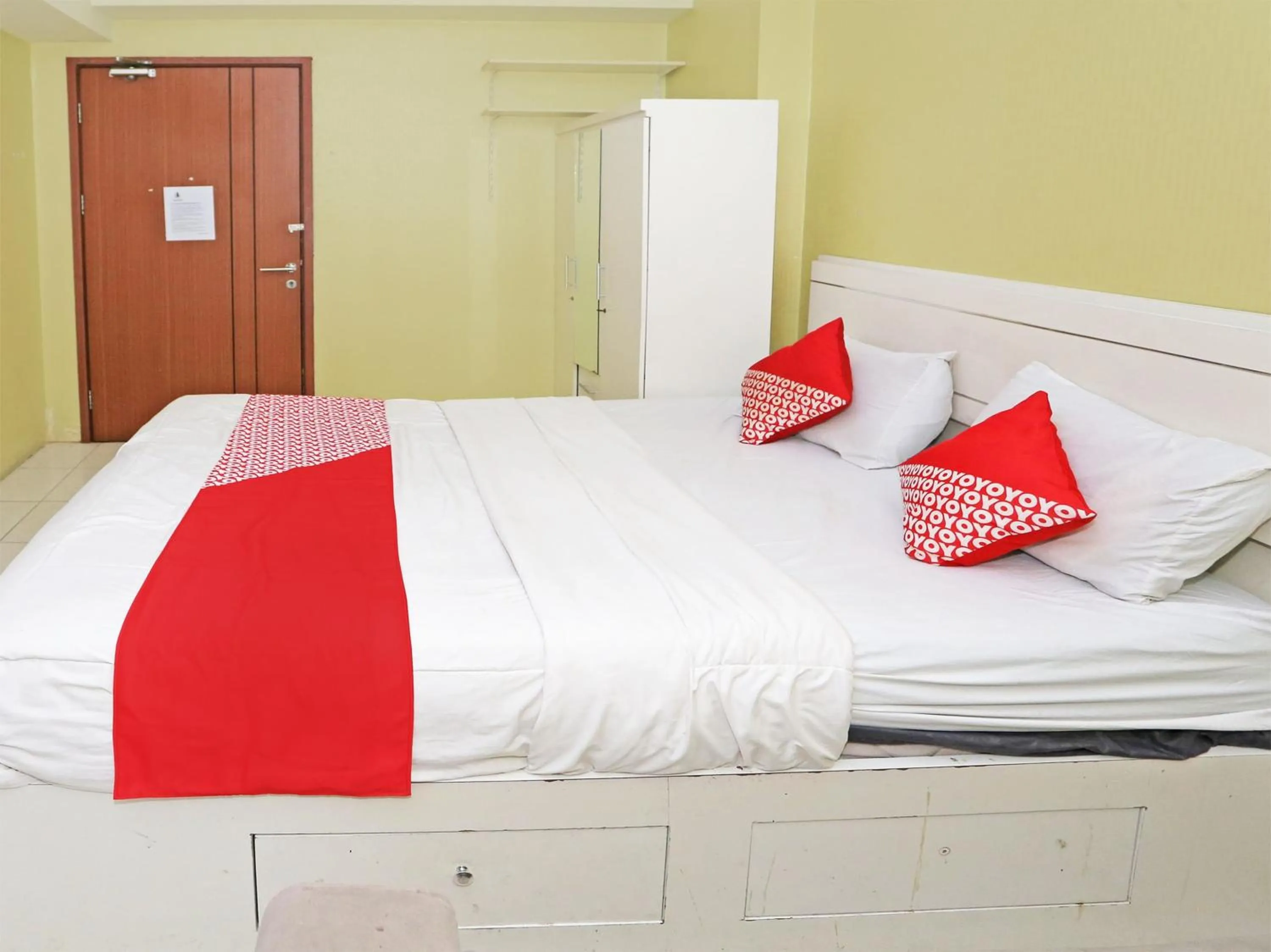 Bedroom in Capital O 92971 Pelangi Residence