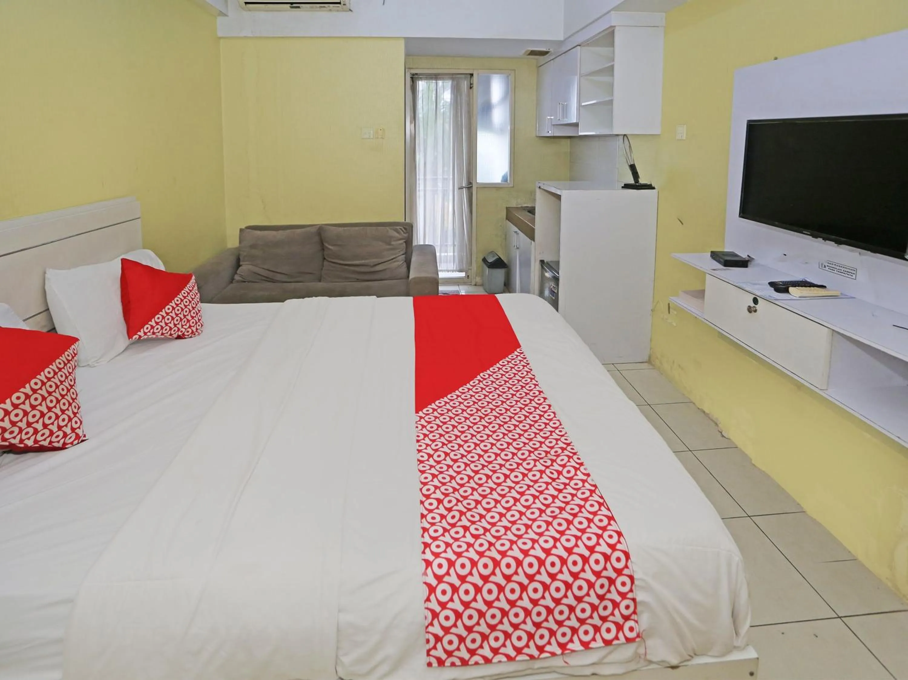 Bedroom in Capital O 92971 Pelangi Residence