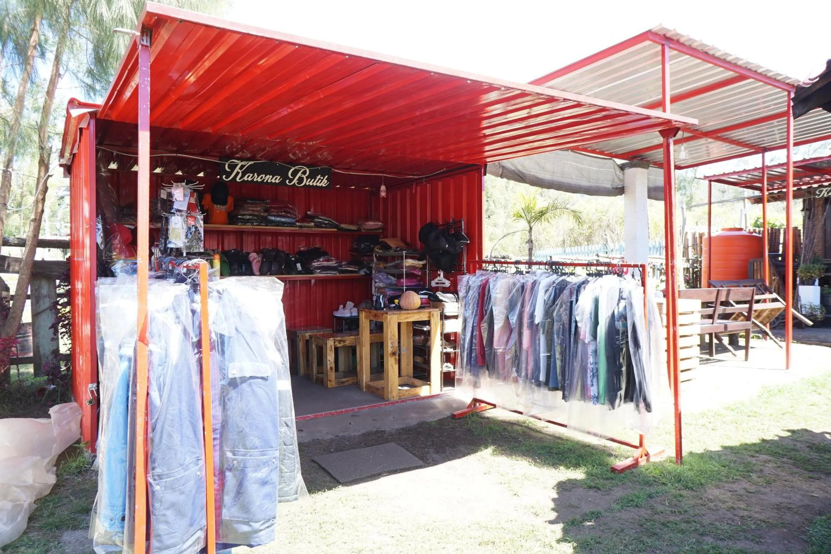 Lobby or reception in Collection O 93000 Karona Berg Homestay & Cafe