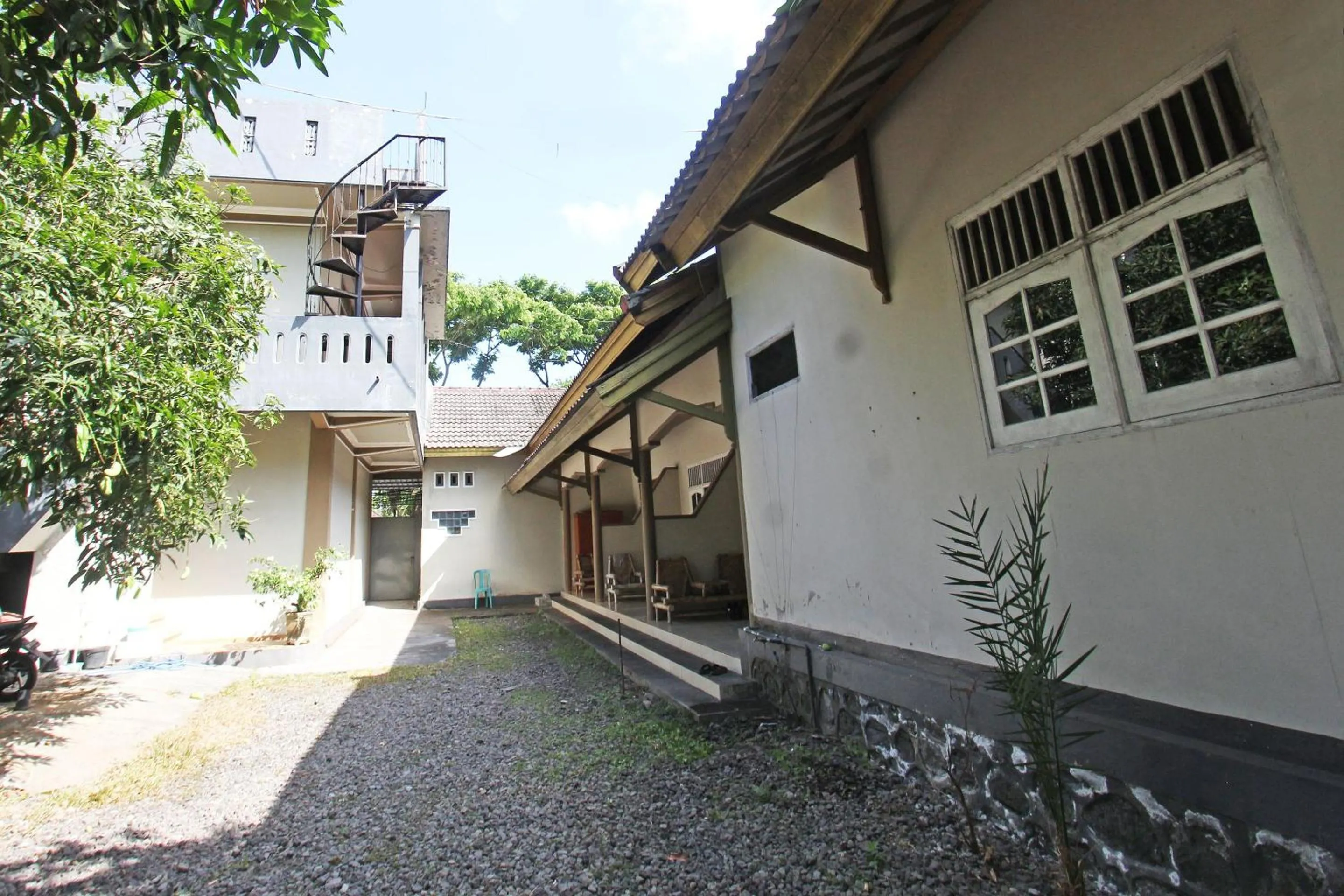 Facade/entrance in SPOT ON 92973 Madani Syariah Guesthouse